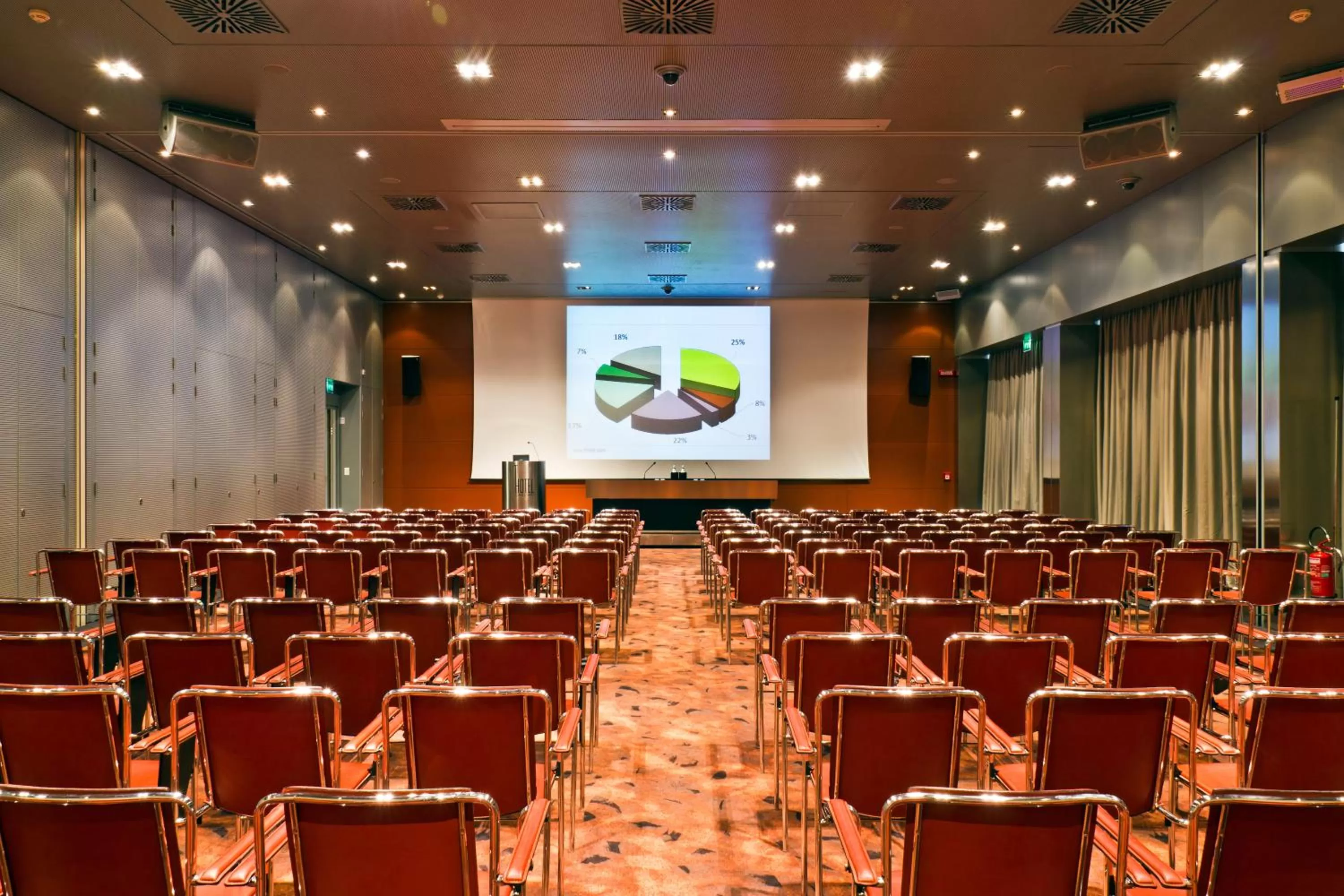 Business facilities in UNA HOTELS T Hotel Cagliari