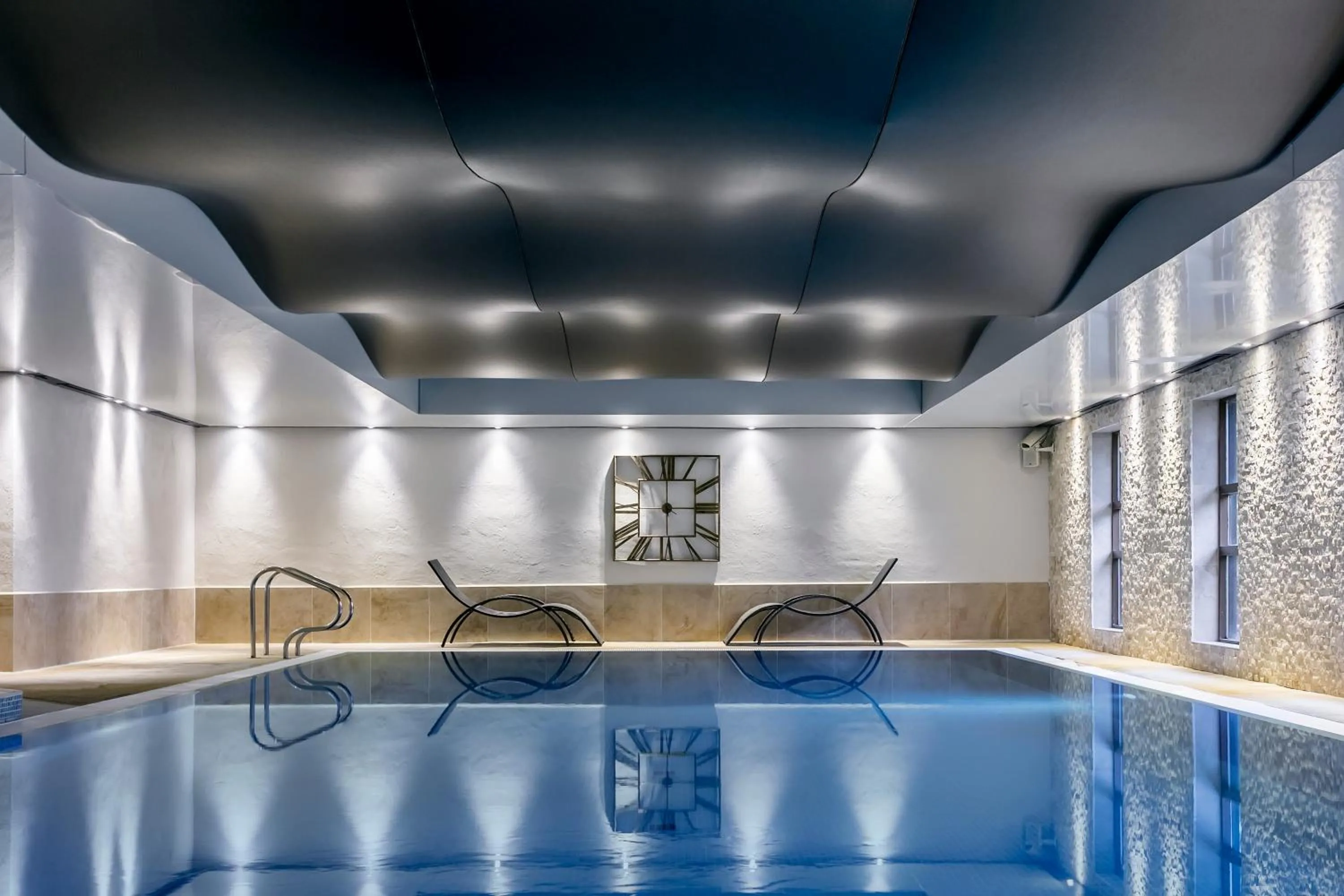 Swimming pool in The Gamekeeper's Inn