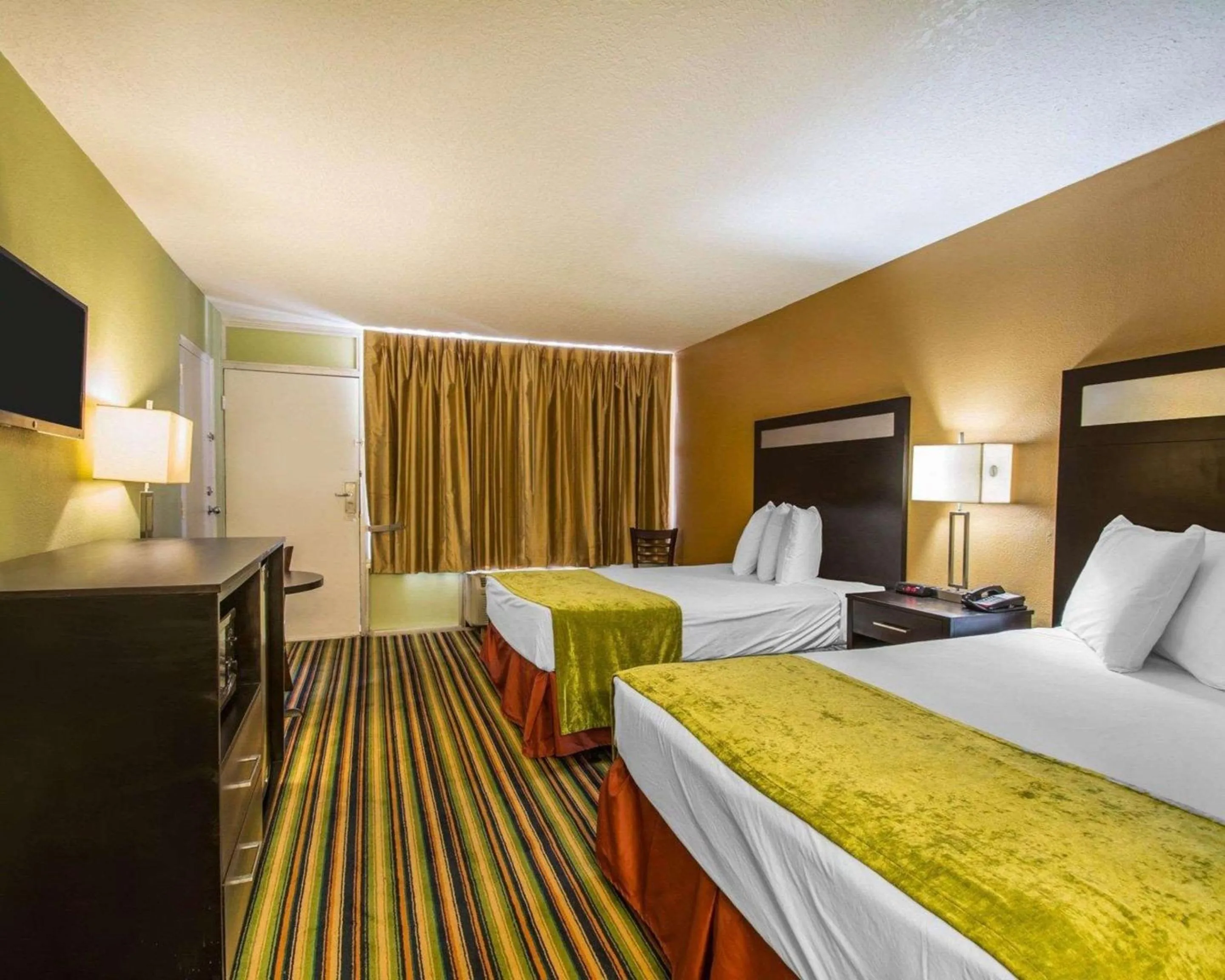 Photo of the whole room in Sunset Palm Hotel