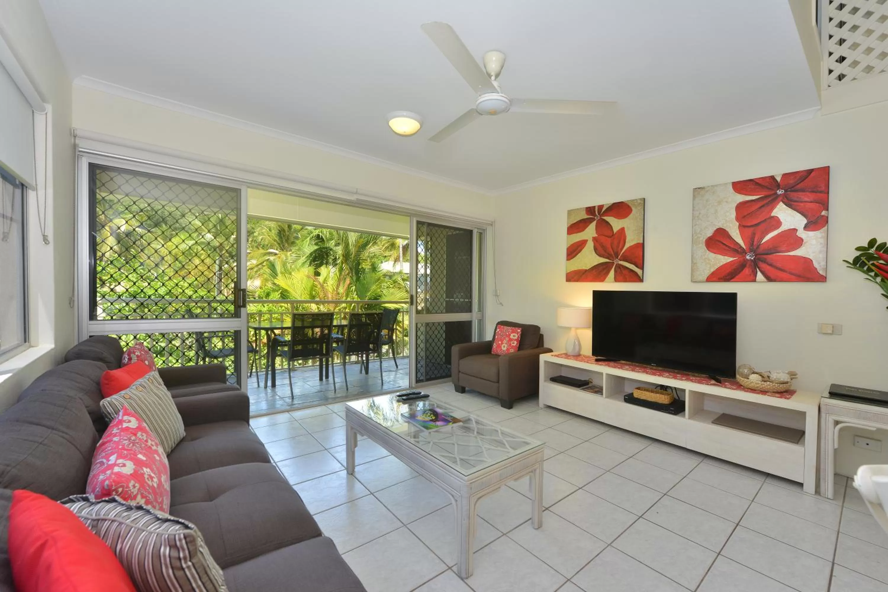 TV and multimedia in Driftwood Mantaray - Official Onsite Reception and Check In