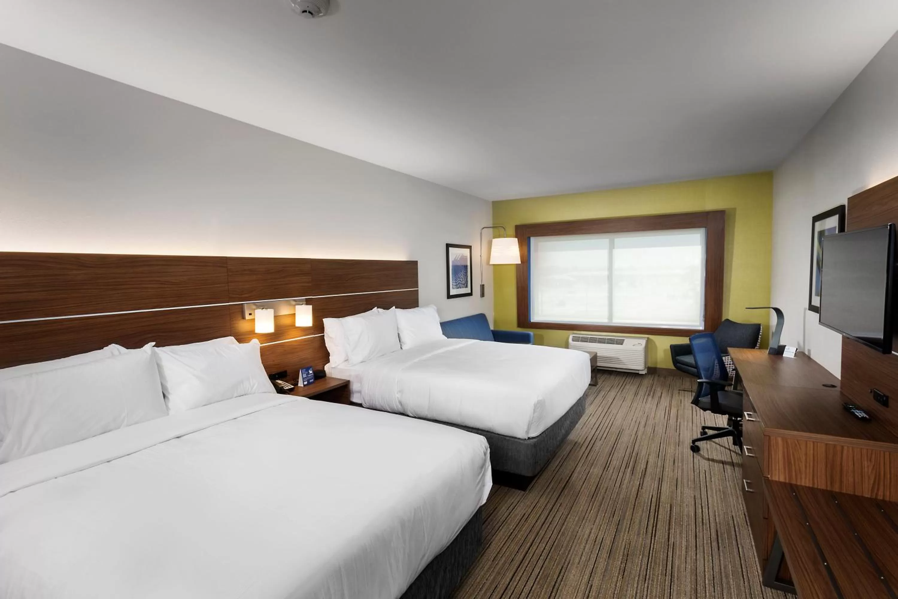 Photo of the whole room, Bed in Holiday Inn Express & Suites - West Des Moines - Jordan Creek by IHG