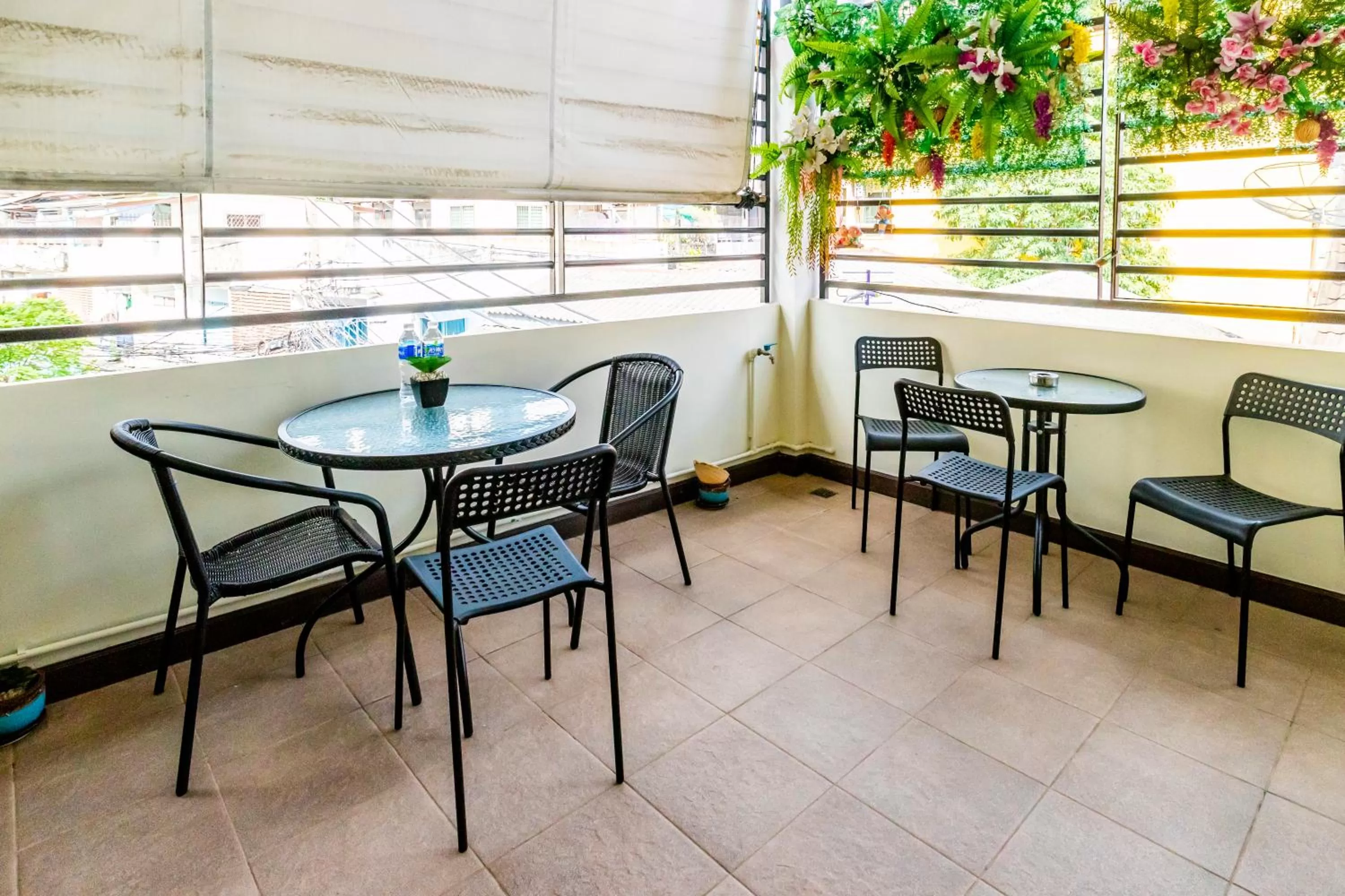 Patio in The Cube Sathorn Boutique Hotel เดอะ คิวบ์ สาทร บูติค โฮเทล Near BTS Surasak