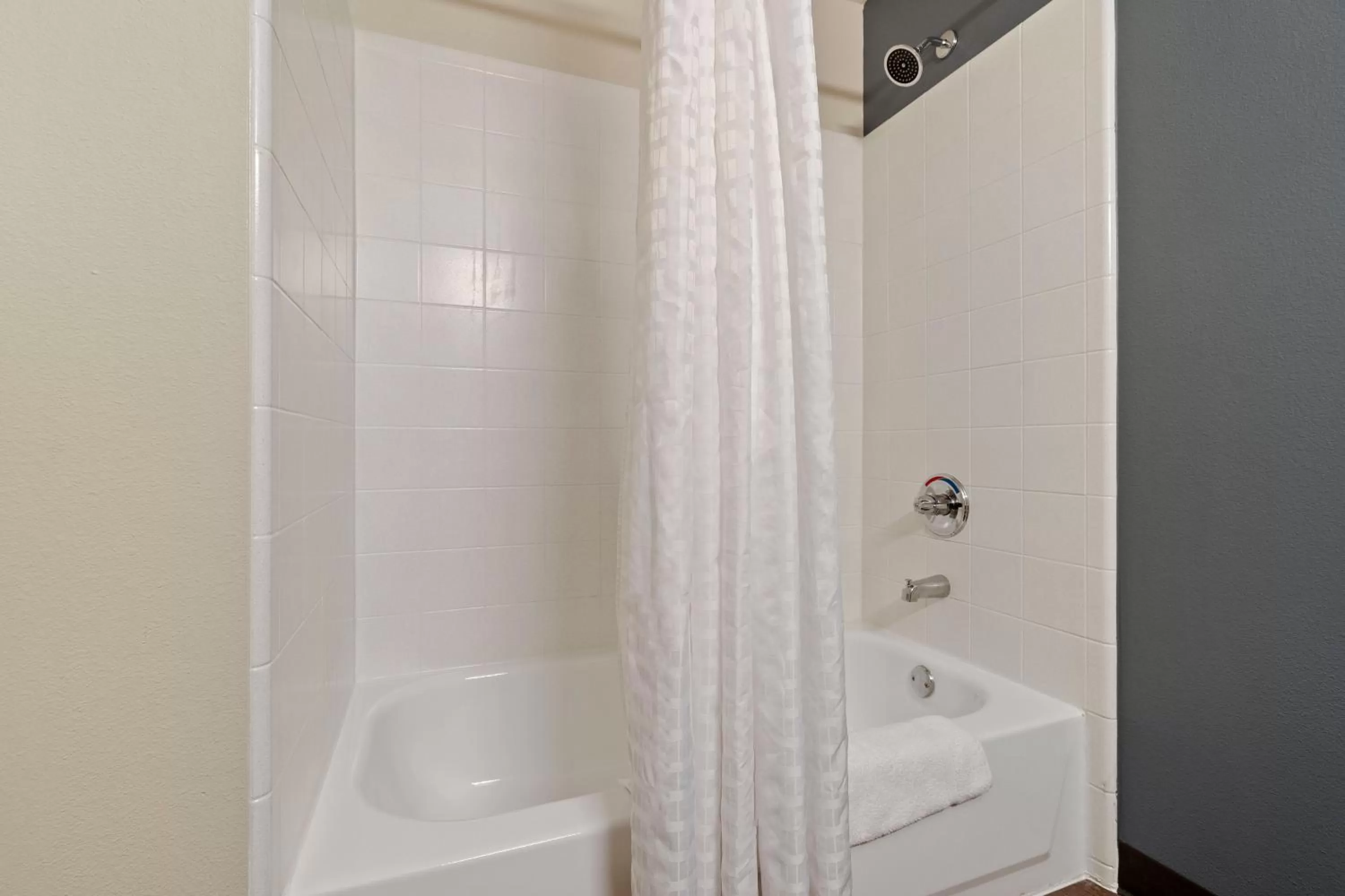 Bathroom in Extended Stay America Suites - Seattle - Redmond