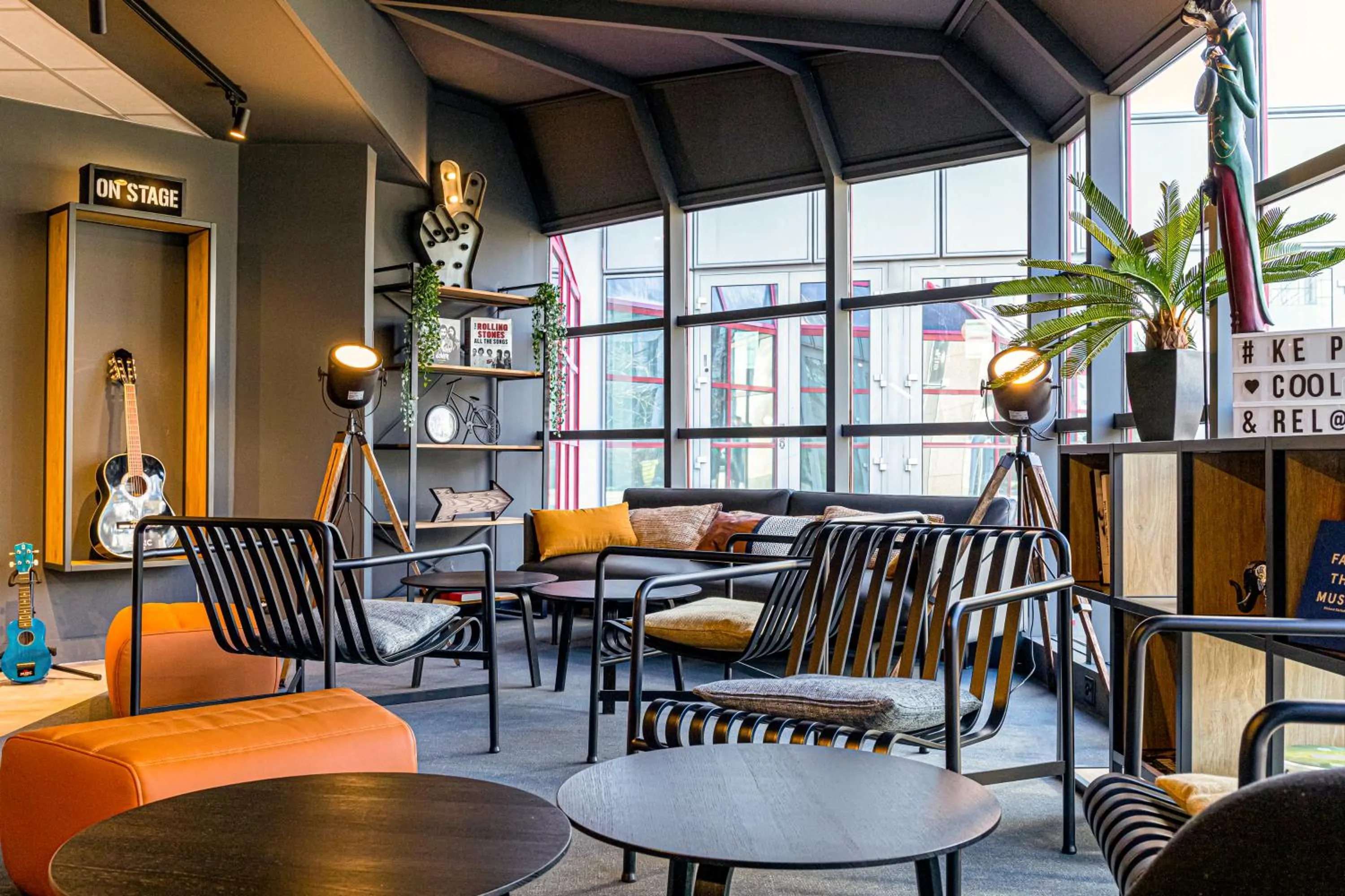 Lobby or reception in ibis Nanterre La Défense