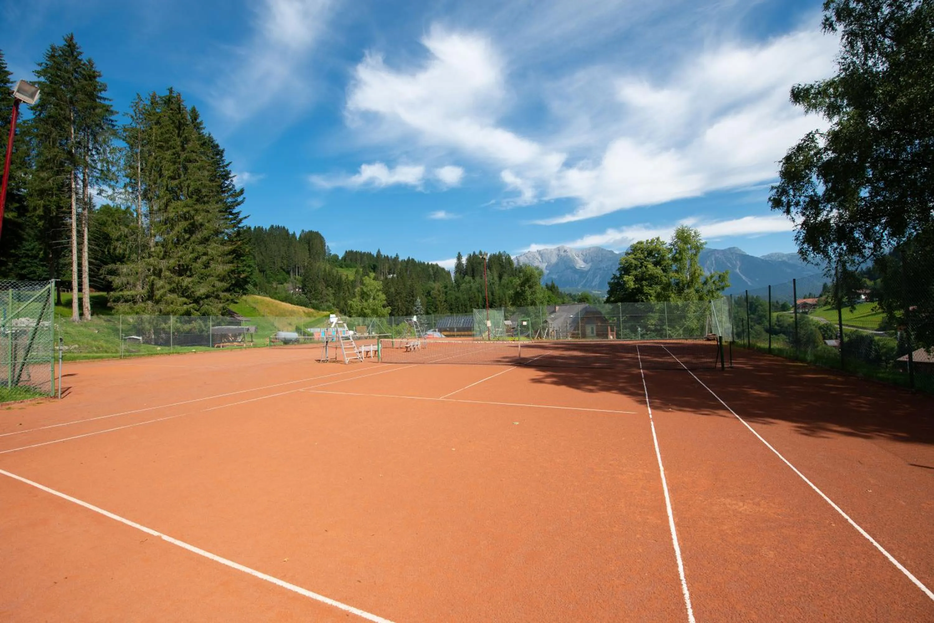Tennis court in Hotel Vitaler Landauerhof