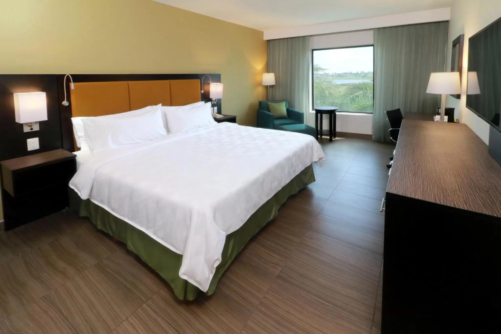 Photo of the whole room, Bed in Holiday Inn Tampico-Altamira by IHG