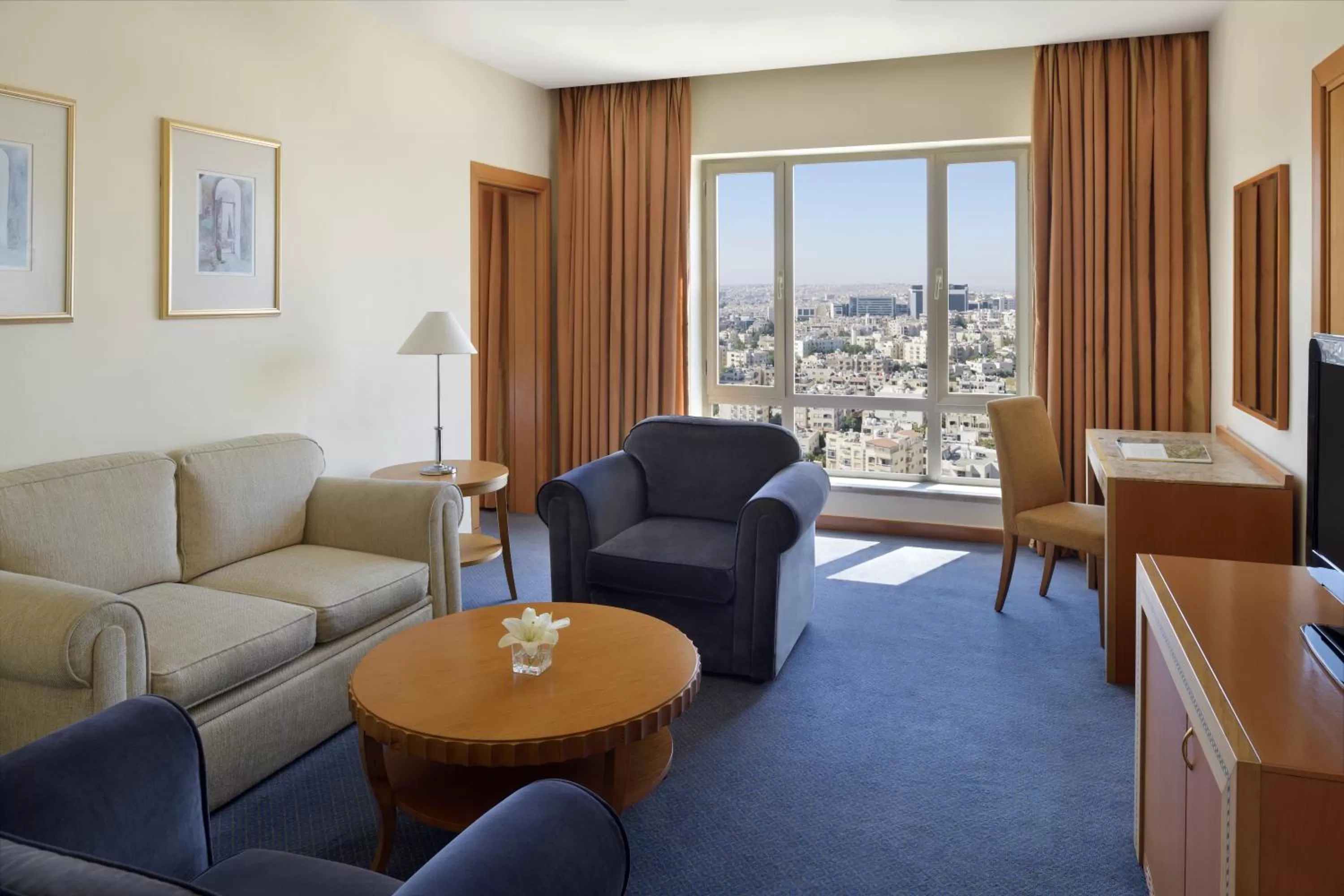 Living room in Mövenpick Hotel Amman
