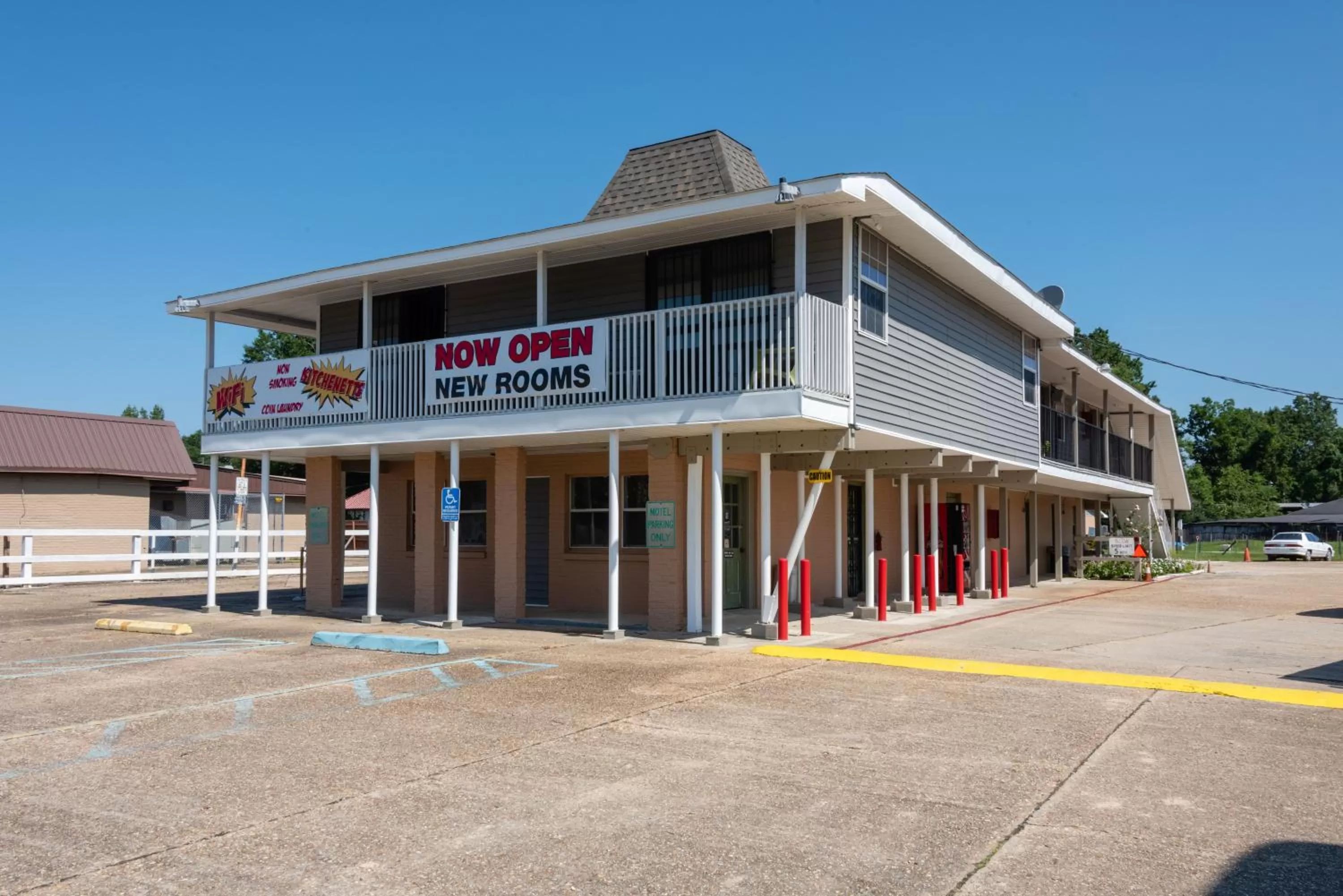 Property building in Budget Inn & Suites Baton Rouge