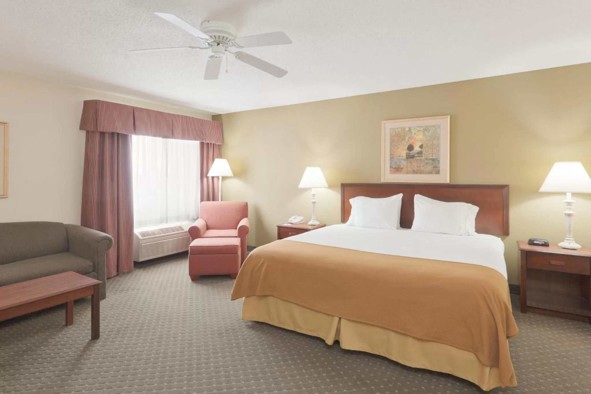 Photo of the whole room, Bed in Holiday Inn Express Evansville - West by IHG
