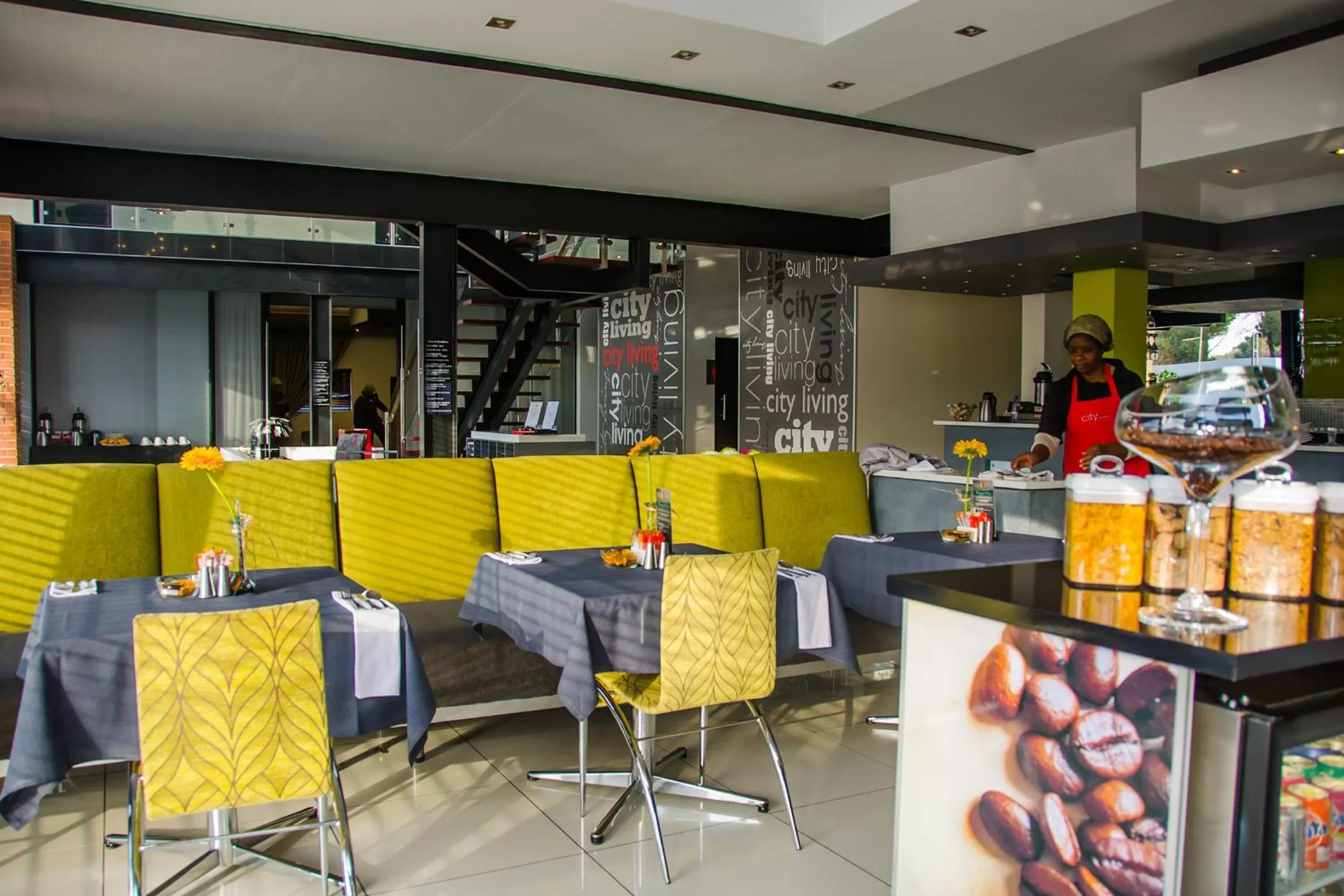 Restaurant/places to eat in City Living Boutique Hotel
