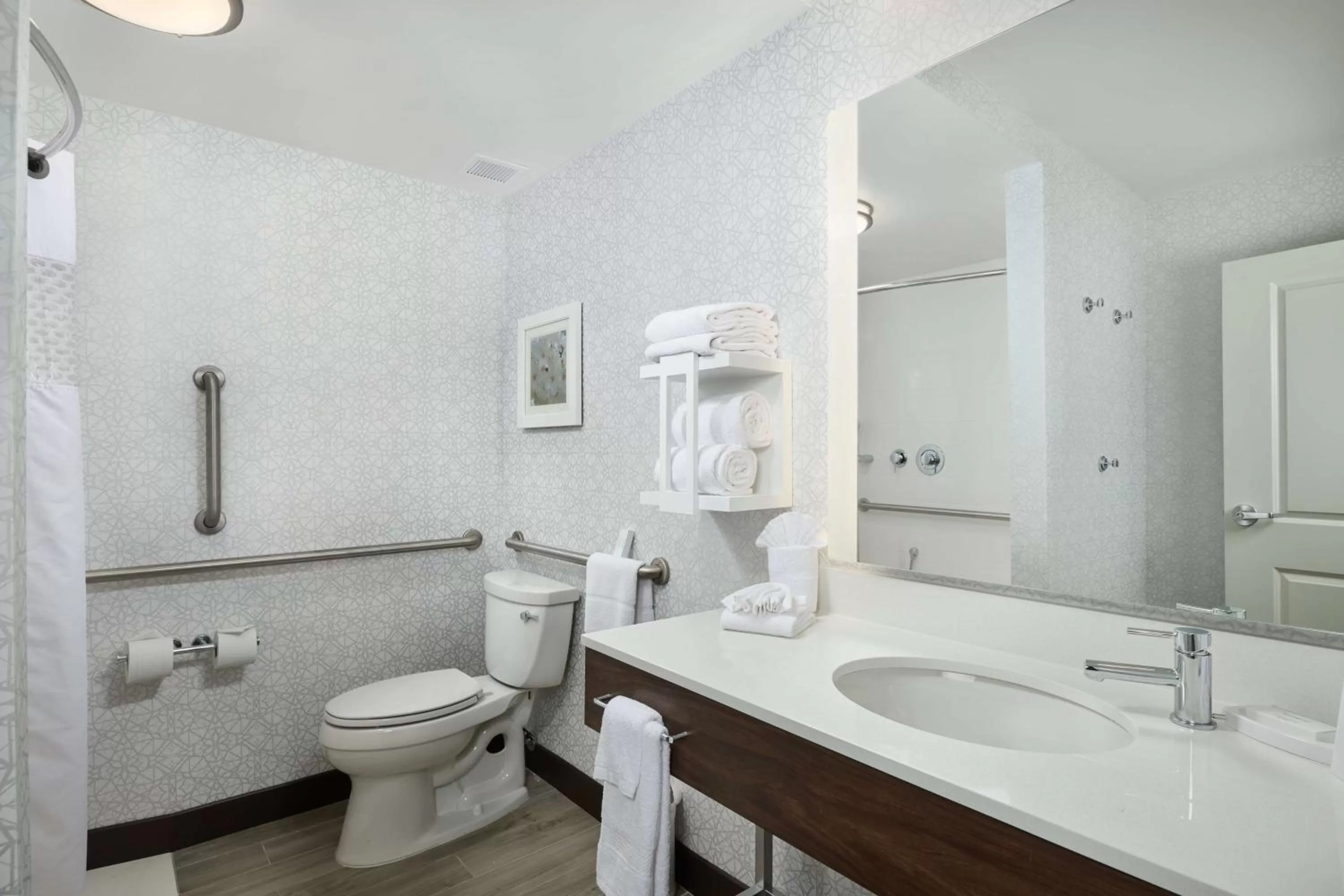 Bathroom in Hampton Inn Fairfax City