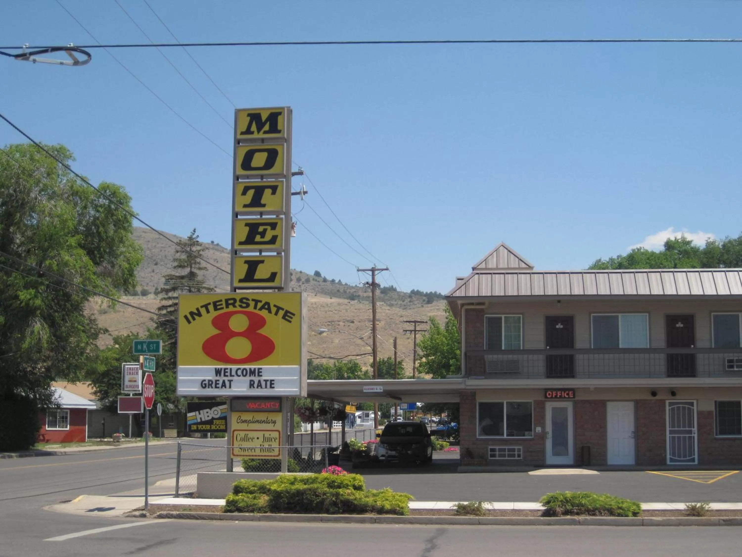 Facade/entrance in Interstate 8 Motel