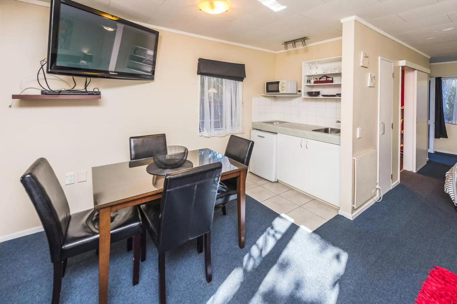 Dining Area in Anndion Motel