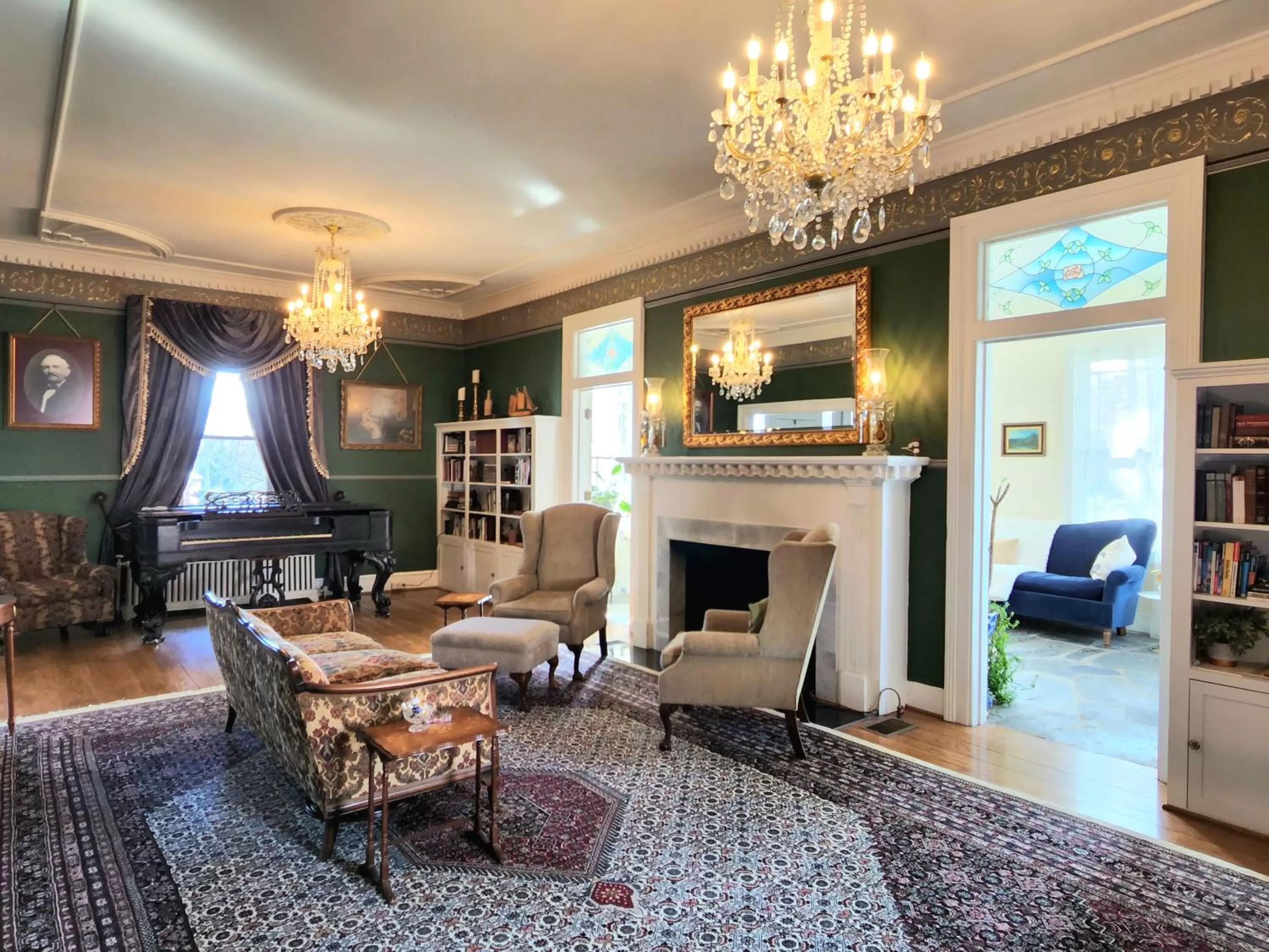 Lounge or bar in South Court Inn