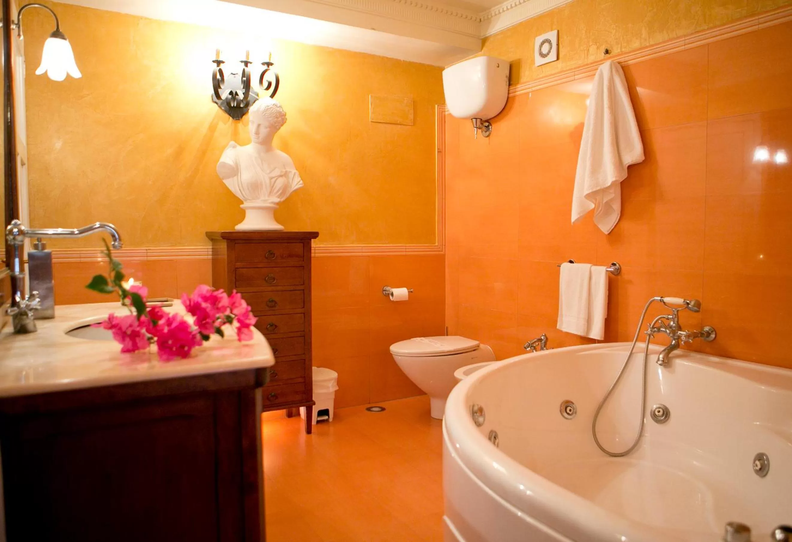Bathroom in Hotel Villa Antica Tropea