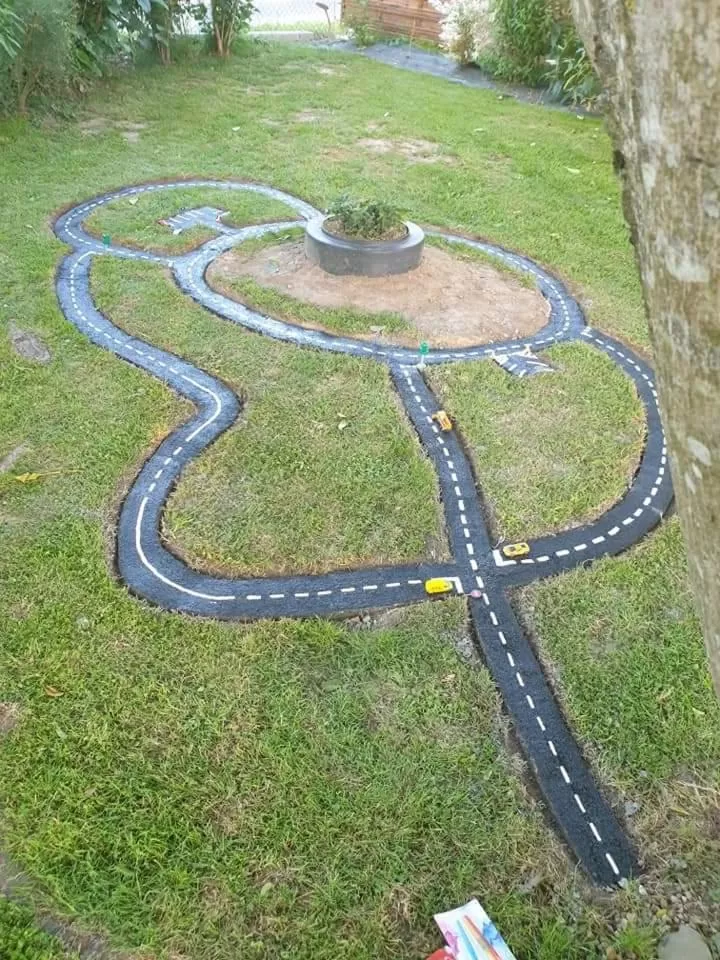 children in La Chaumière