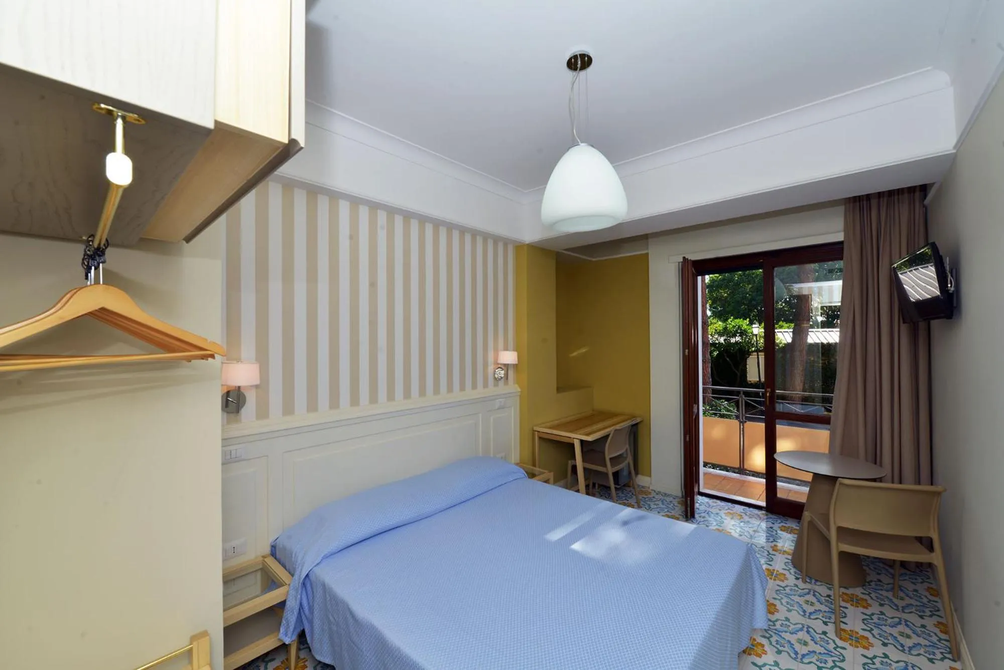 Photo of the whole room, Bed in Hotel Zeus