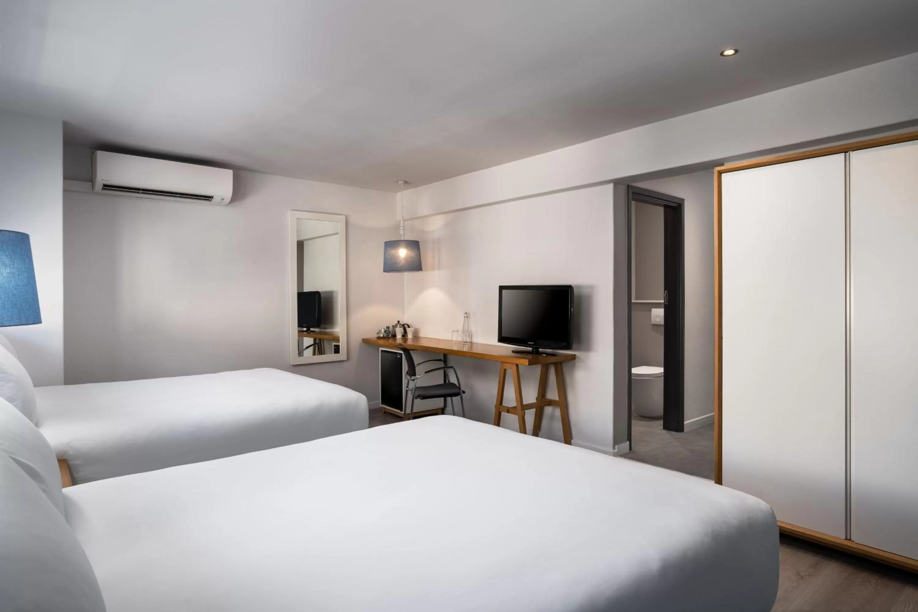 Photo of the whole room, Bed in Protea Hotel by Marriott Cape Town Sea Point