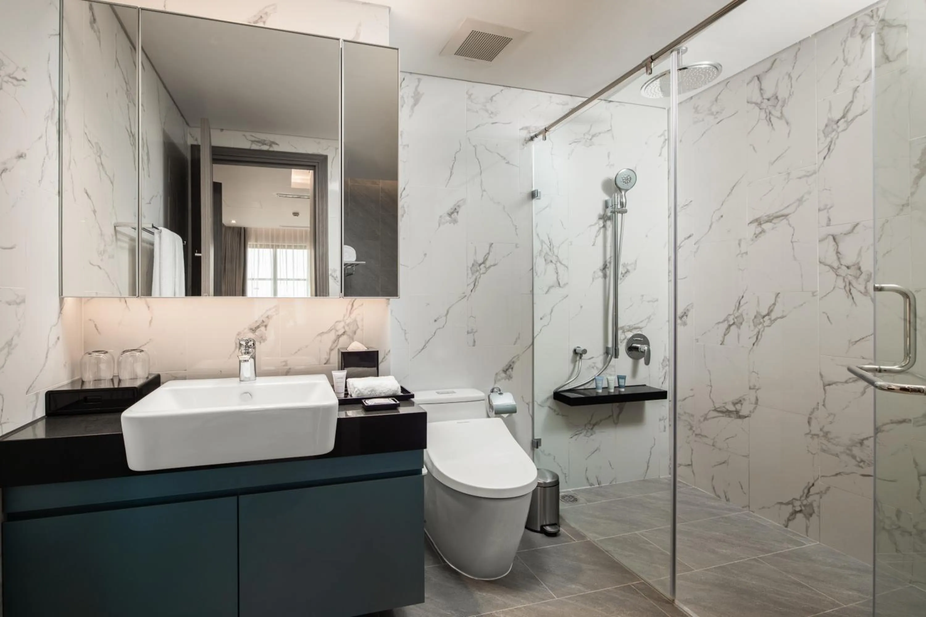 Shower in Oakwood Residence Hanoi