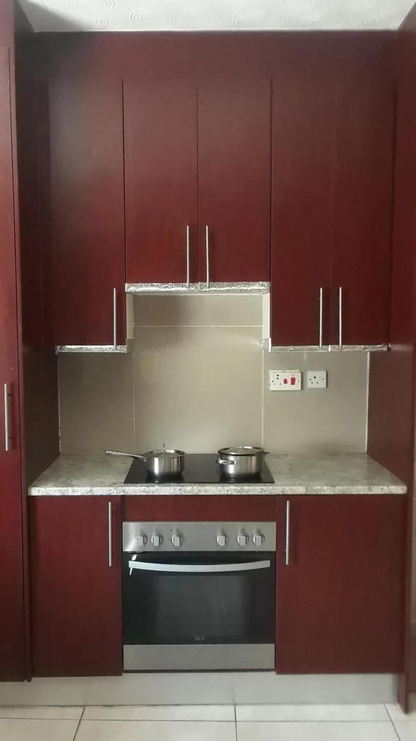 stove, Kitchen/Kitchenette in Ramatie Guest Palace