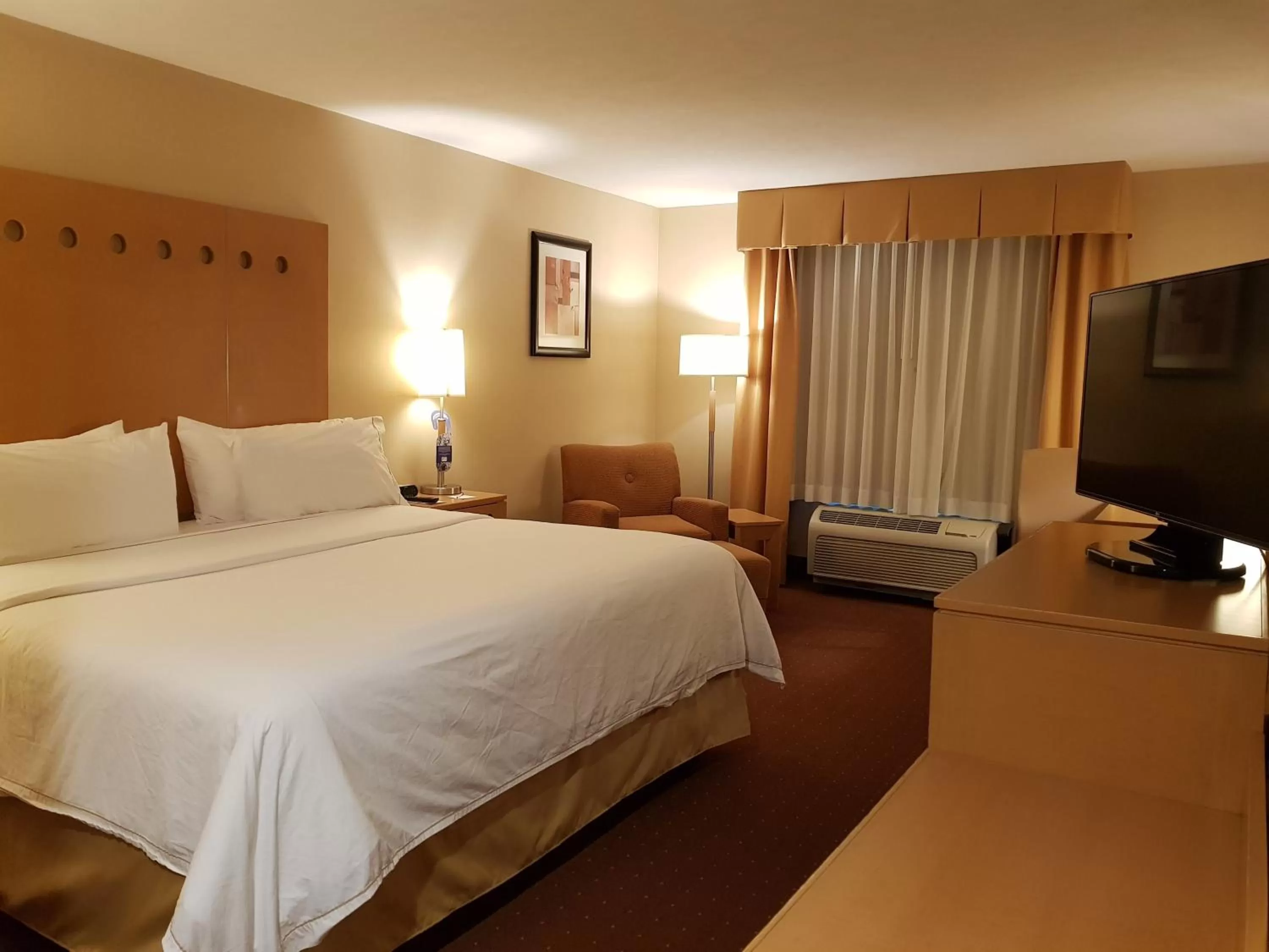 Photo of the whole room, Bed in Holiday Inn Express Saltillo Zona Aeropuerto by IHG
