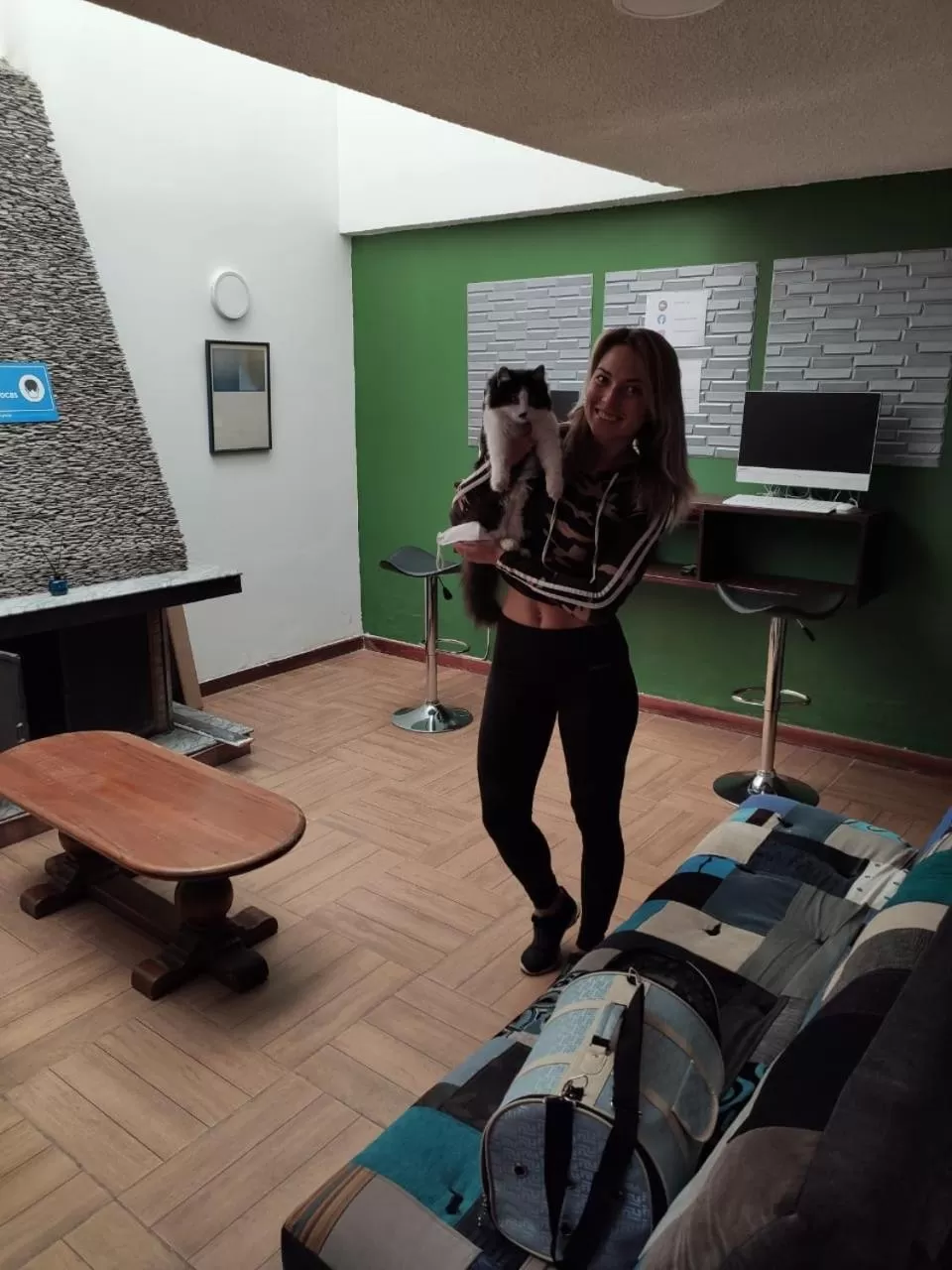 People in acogedor Hostal usaquen la parada del tren