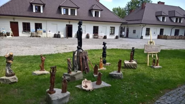 Gościniec Dworski w Ropie - Pokoje gościnne