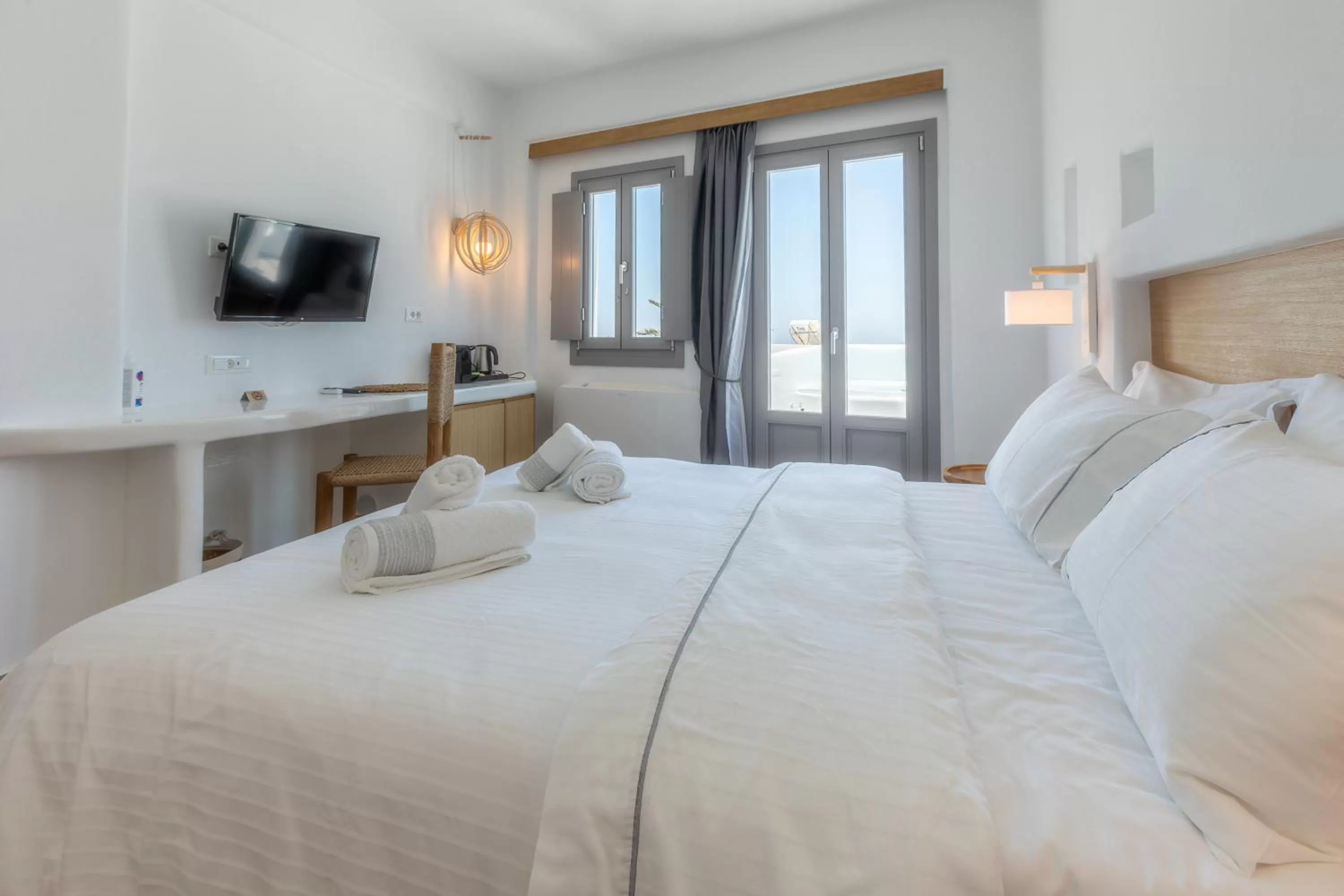 Bed in Eternity Suites Santorini