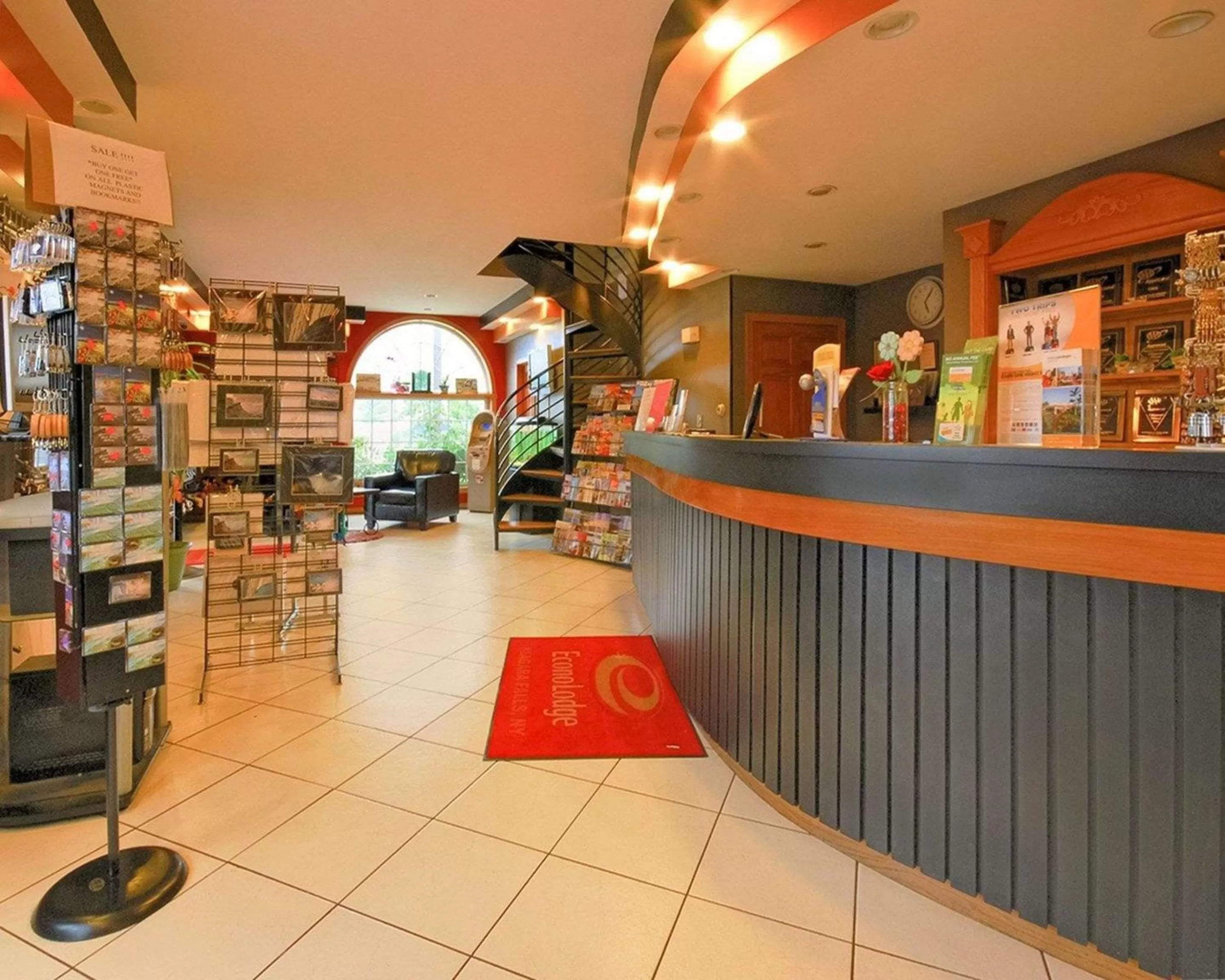 Lobby or reception in Econo Lodge at the Falls North