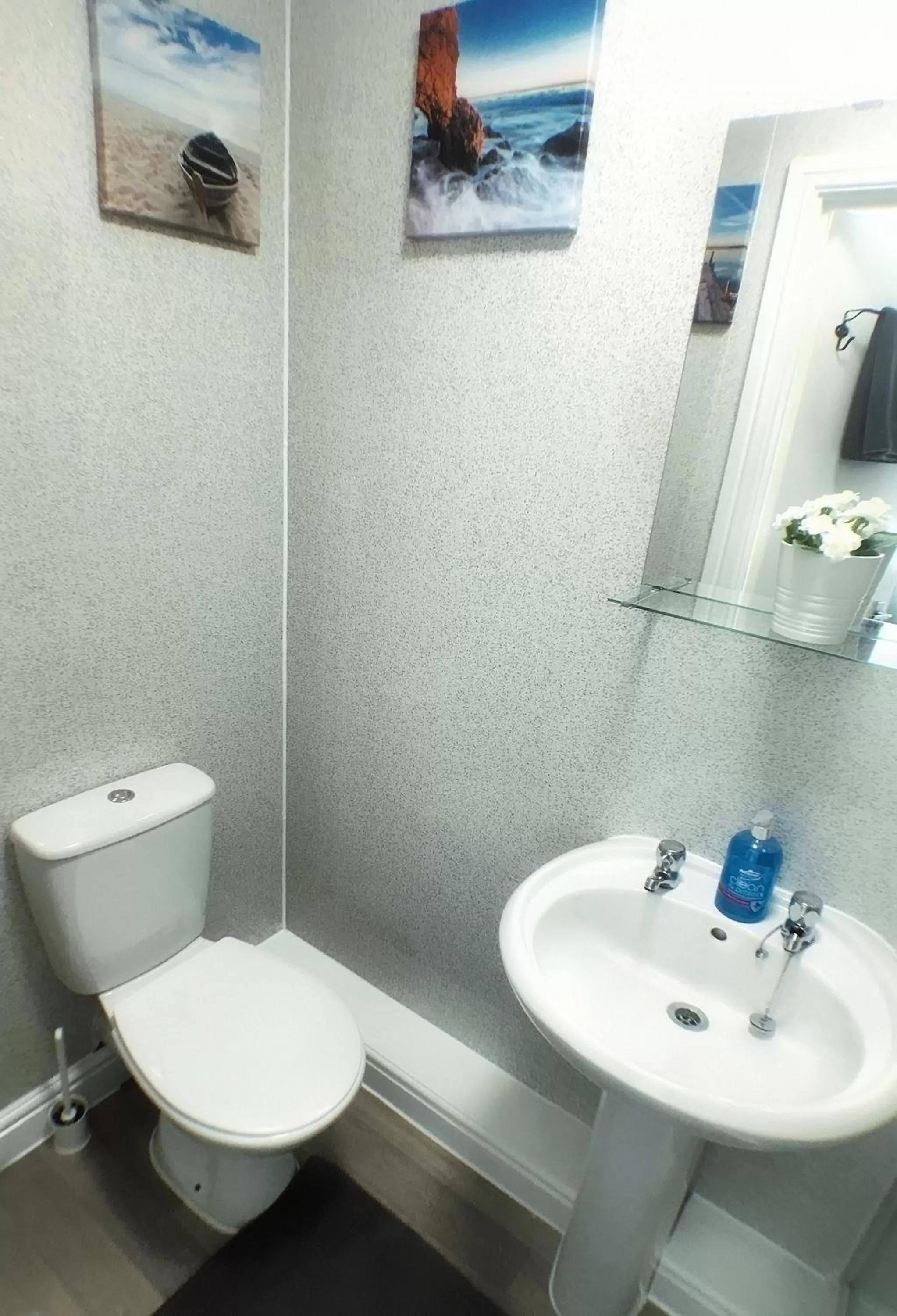 Shower in Castle Terrace (B3 R2)