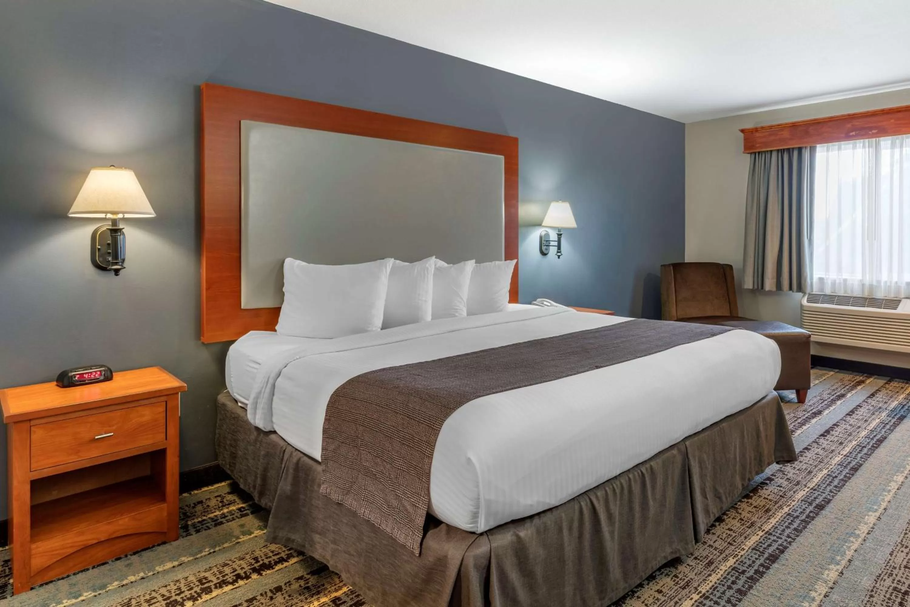 Bedroom, Bed in Best Western Newberg Inn