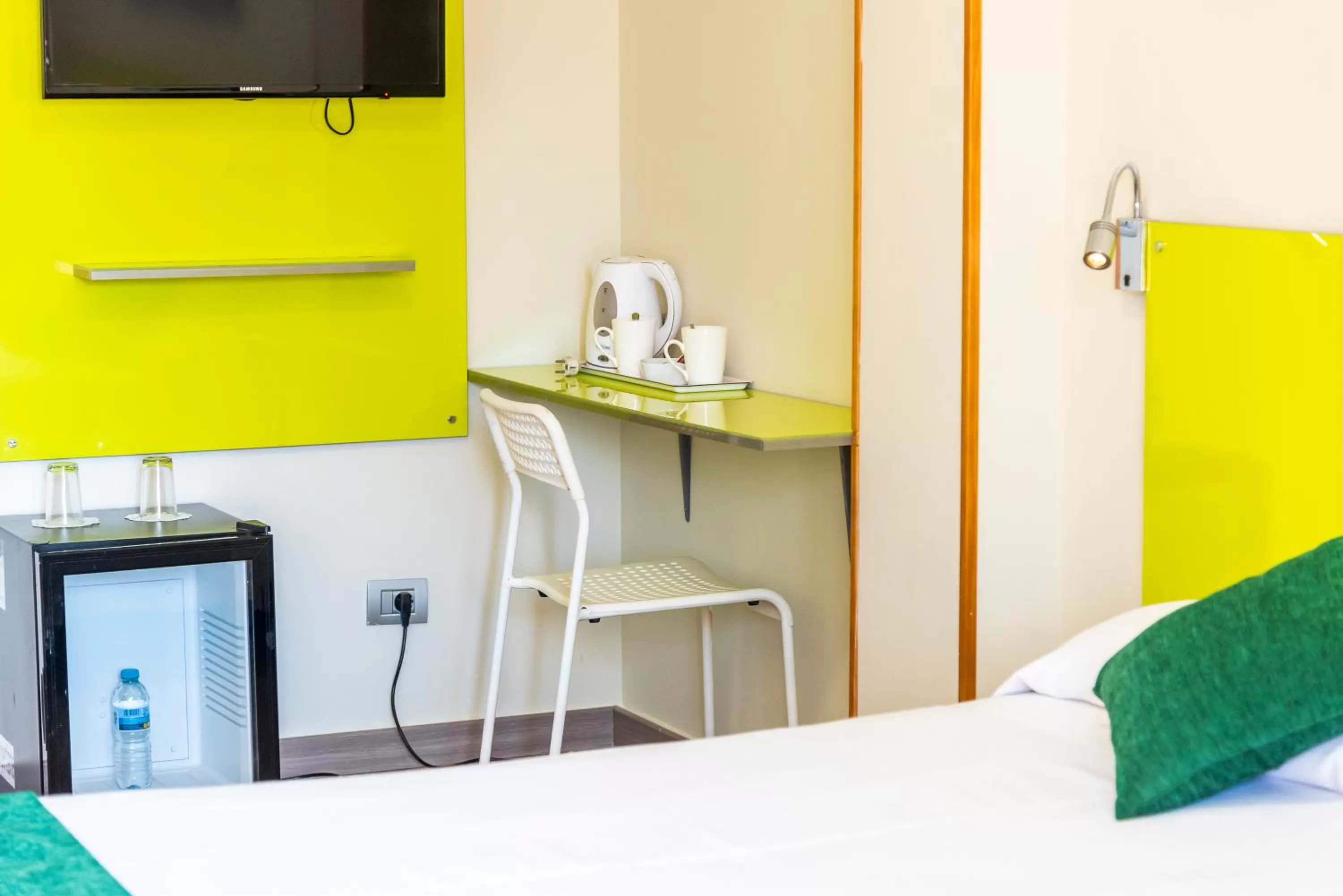 Coffee/tea facilities, Bed in Hotel Andrea´s