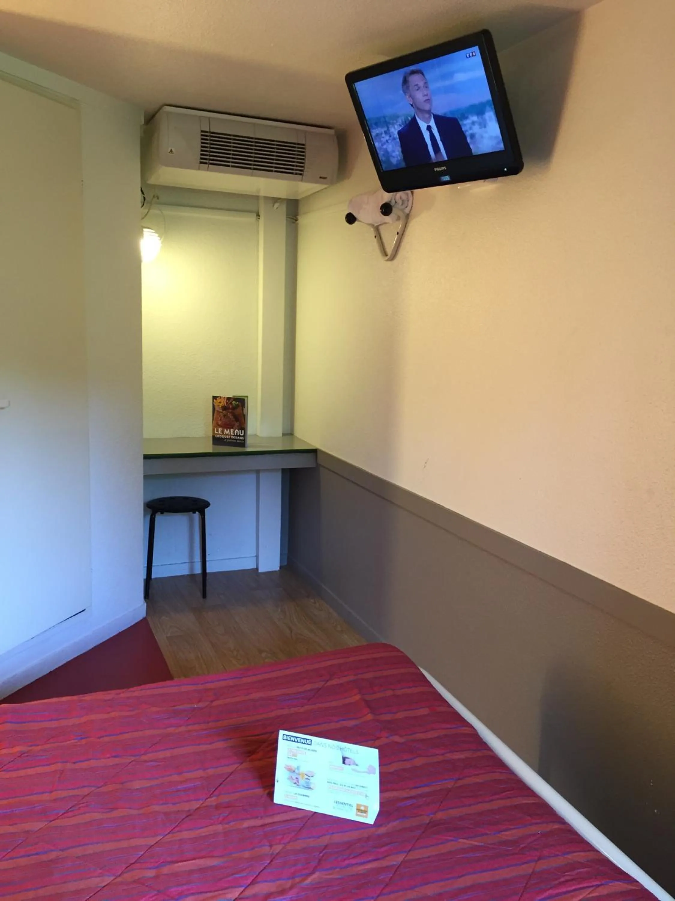 Bed in Premiere Classe St Etienne Nord Villars