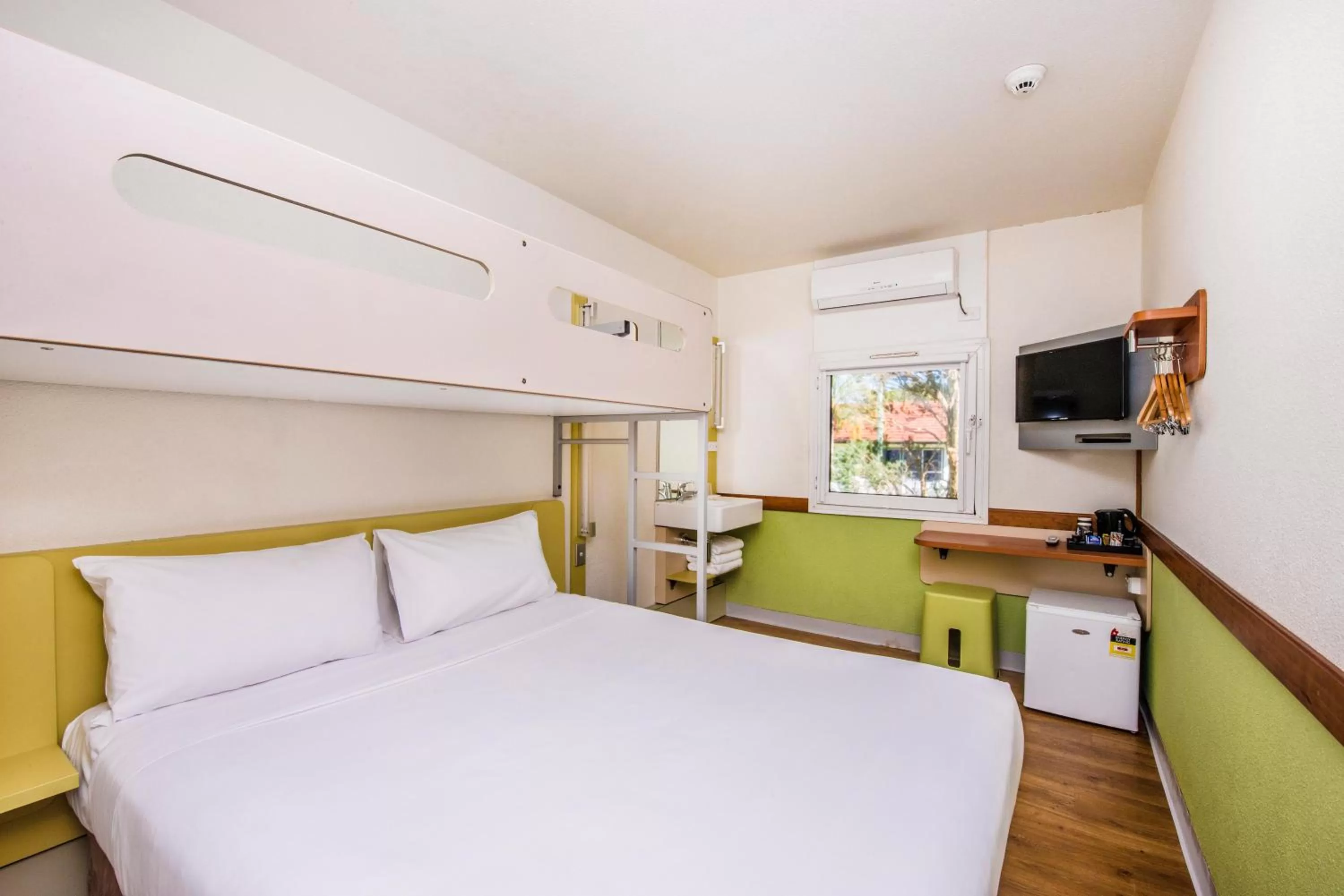 Bedroom, Bed in ibis Budget - Newcastle