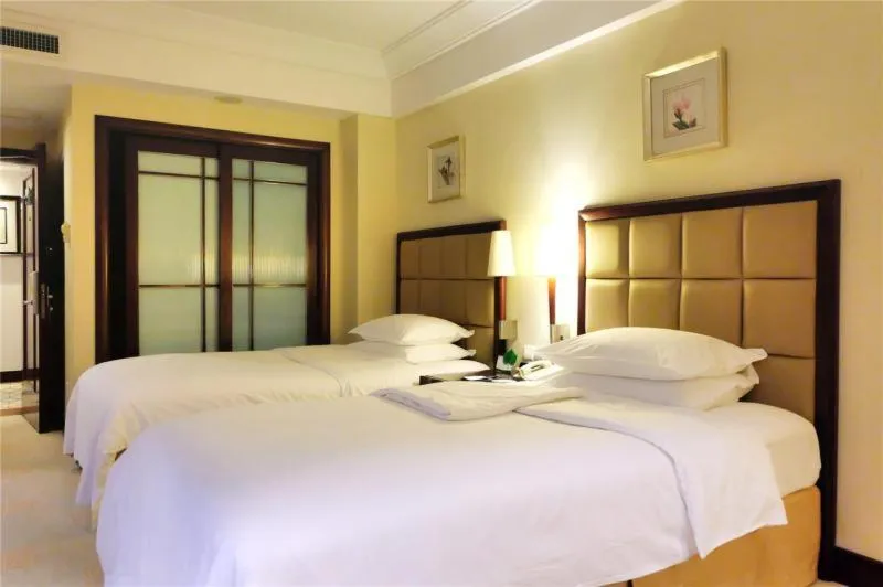 Executive Twin Room in Ramada Plaza Optics Valley Hotel Wuhan (Best of Ramada Worldwide)