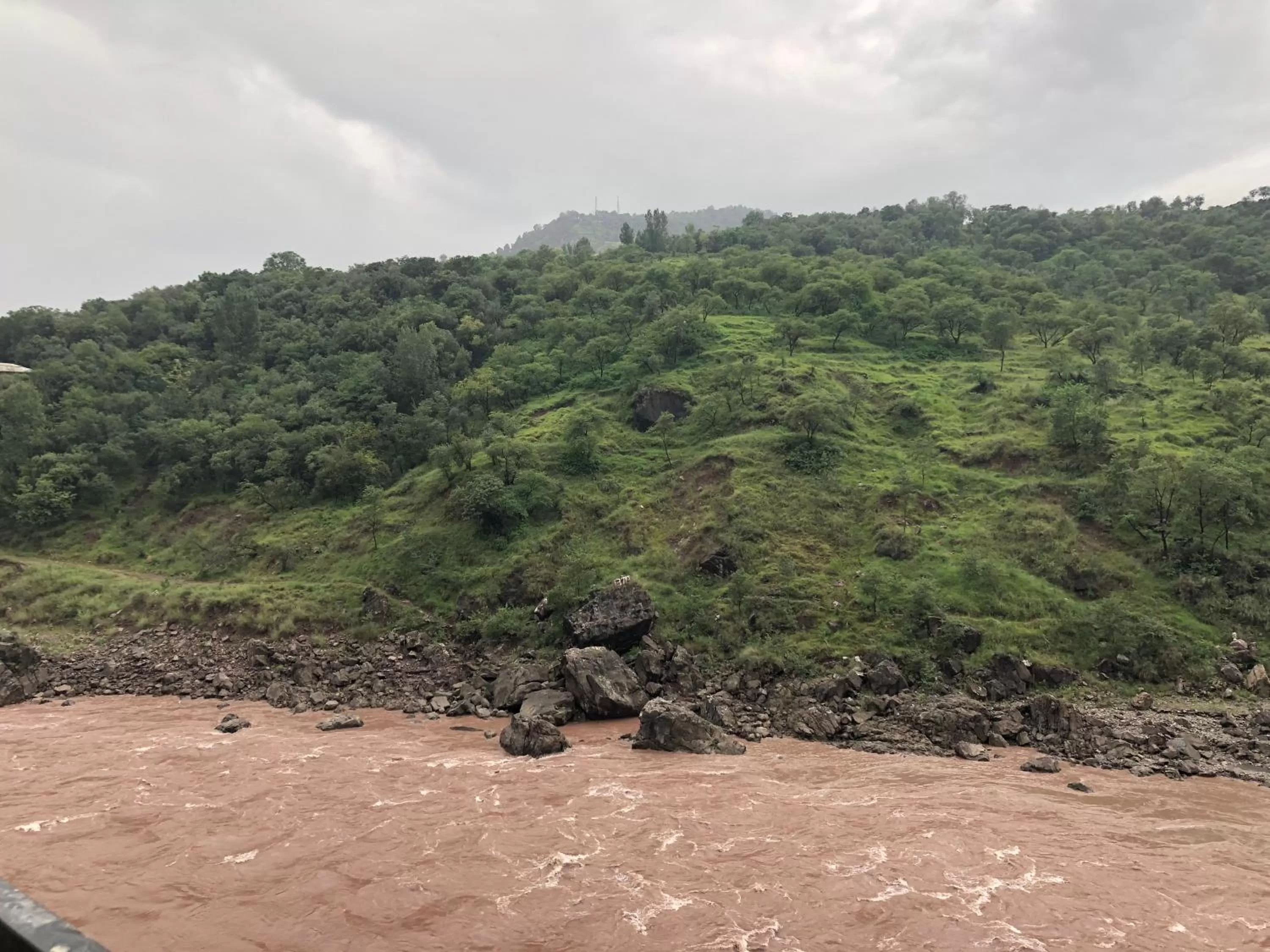 Natural landscape in Hotel La Orilla Muzaffarabad