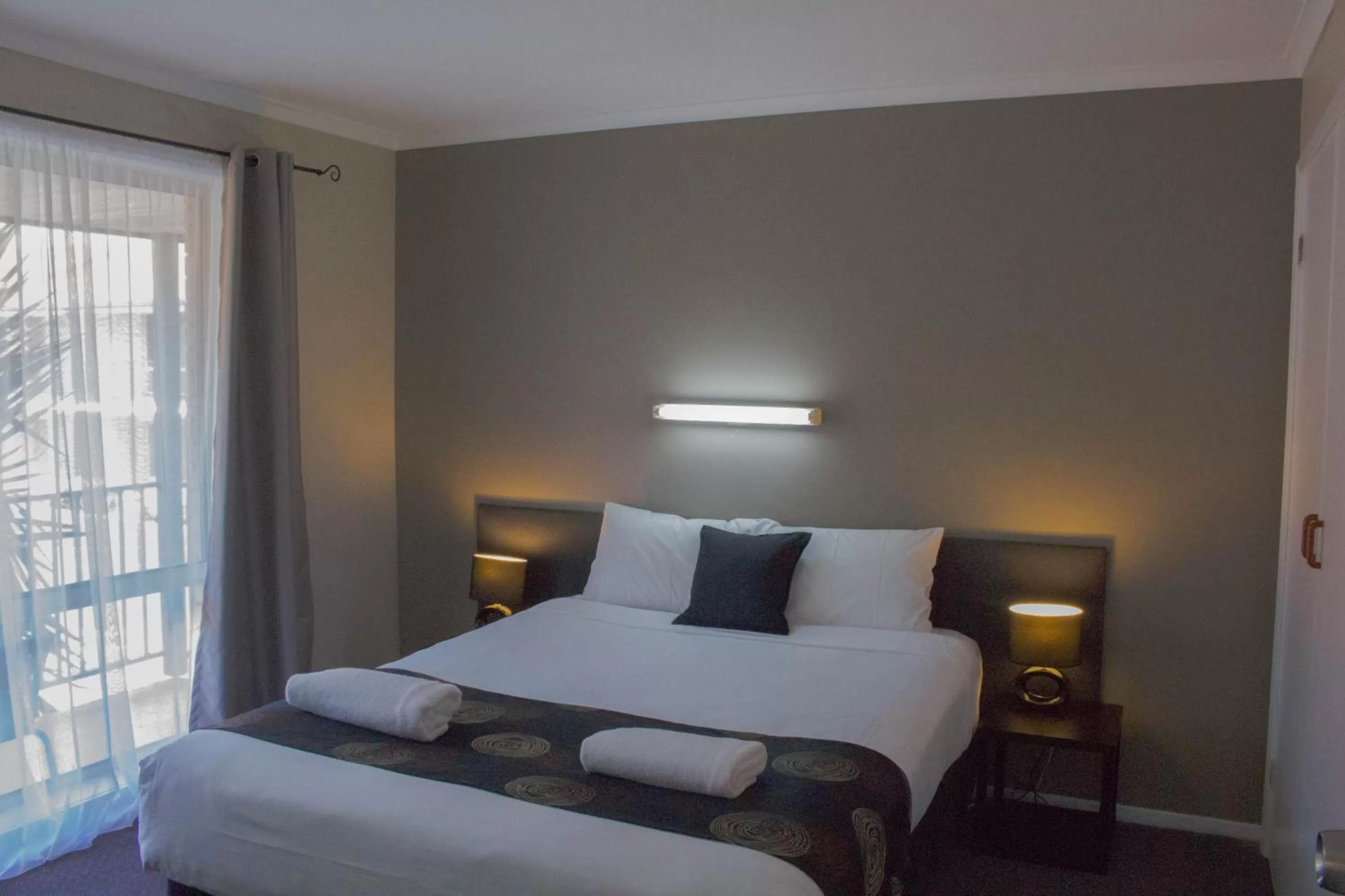 Bedroom, Bed in Blue Whale Motor Inn & Apartments