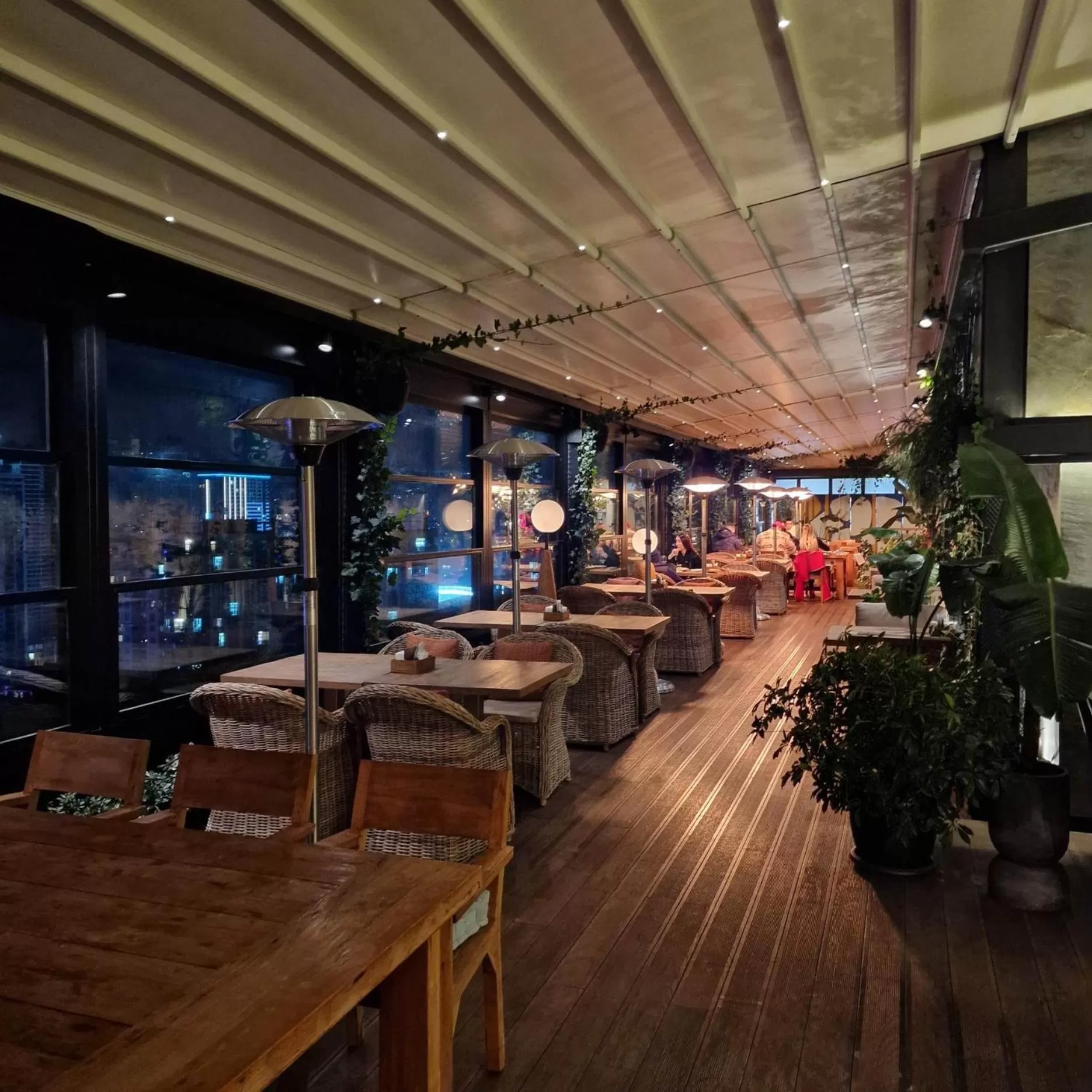 Restaurant/places to eat, Lounge/Bar in Aparthotel Holiday Lux Batumi