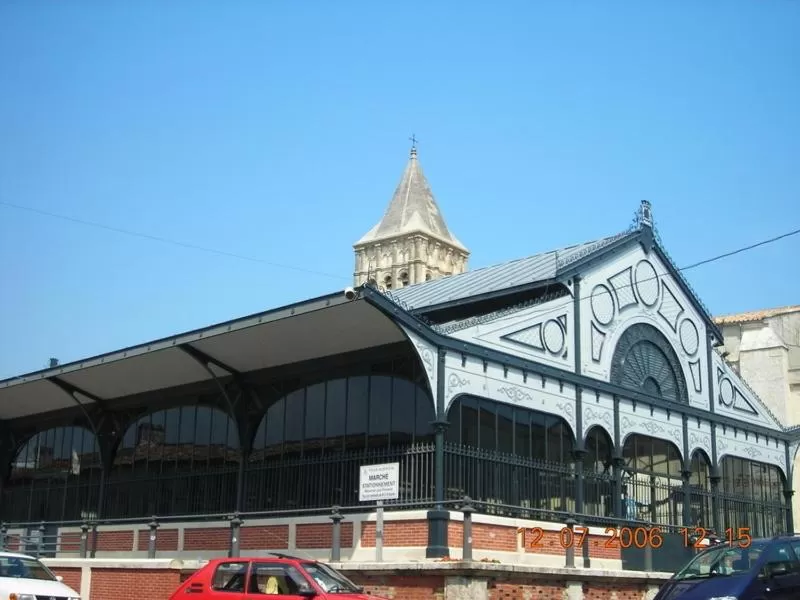 Property Building in Au Bon Accueil