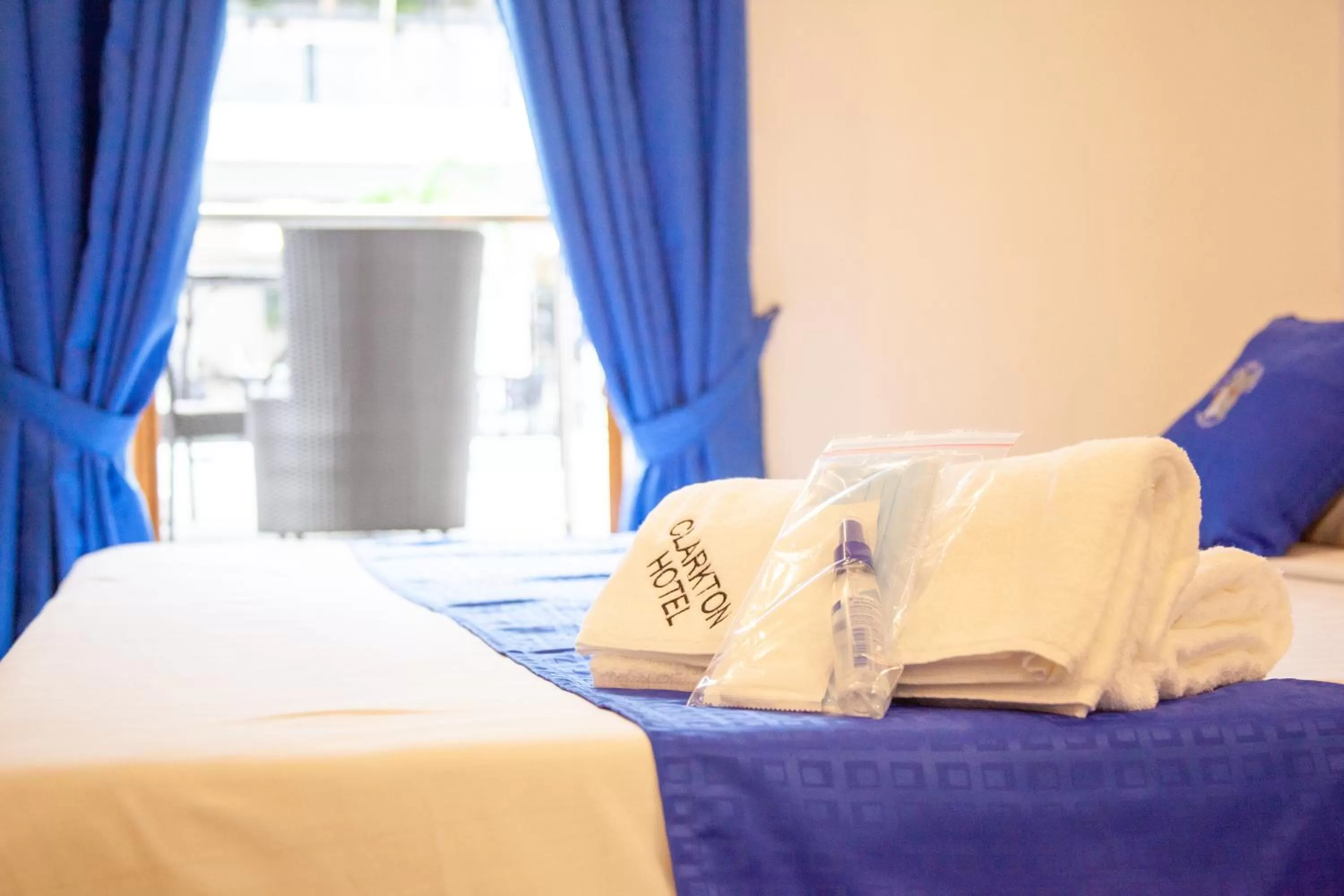 Bed in Clarkton Hotel Apartment