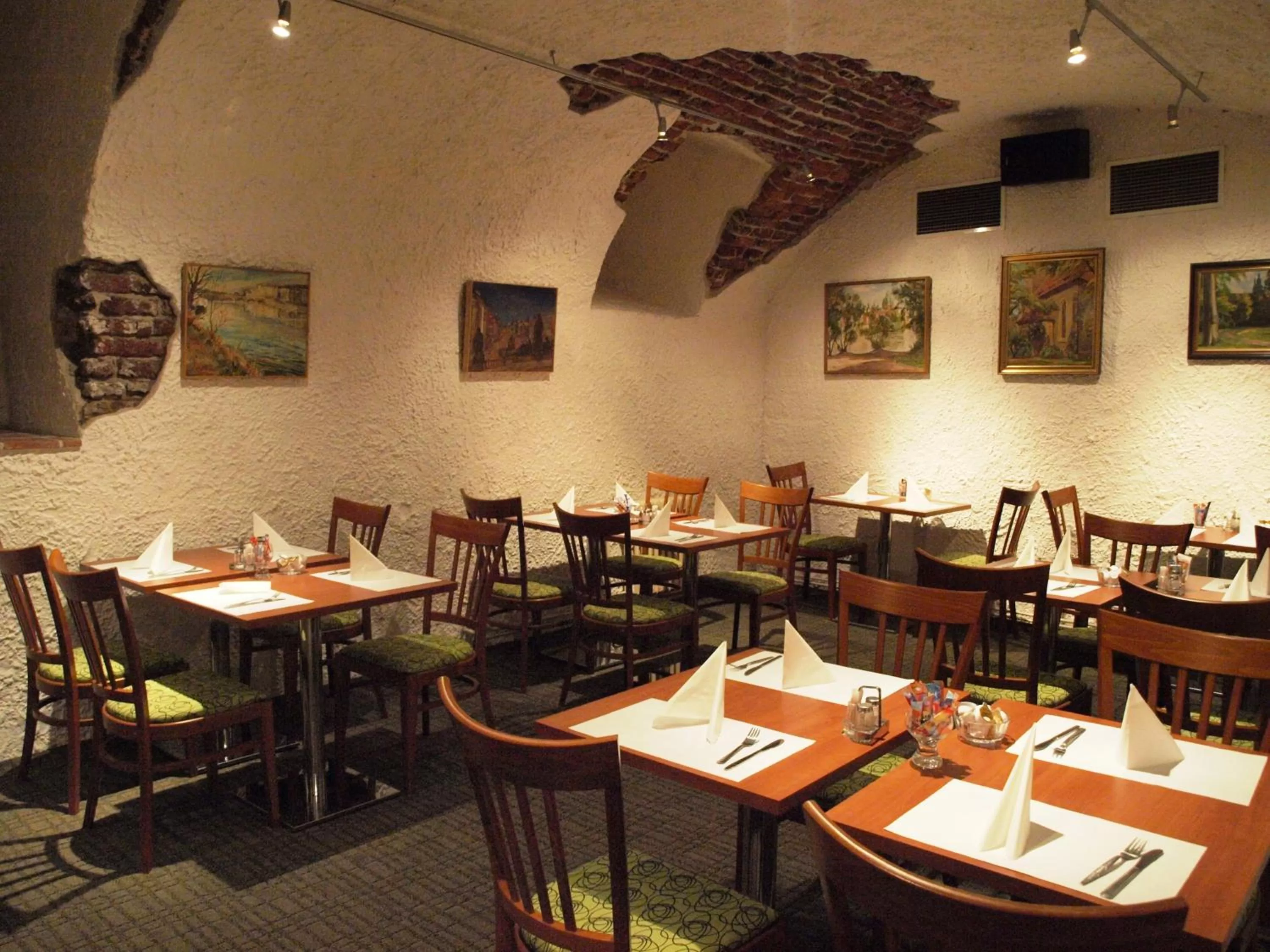 Restaurant/places to eat in Arbes