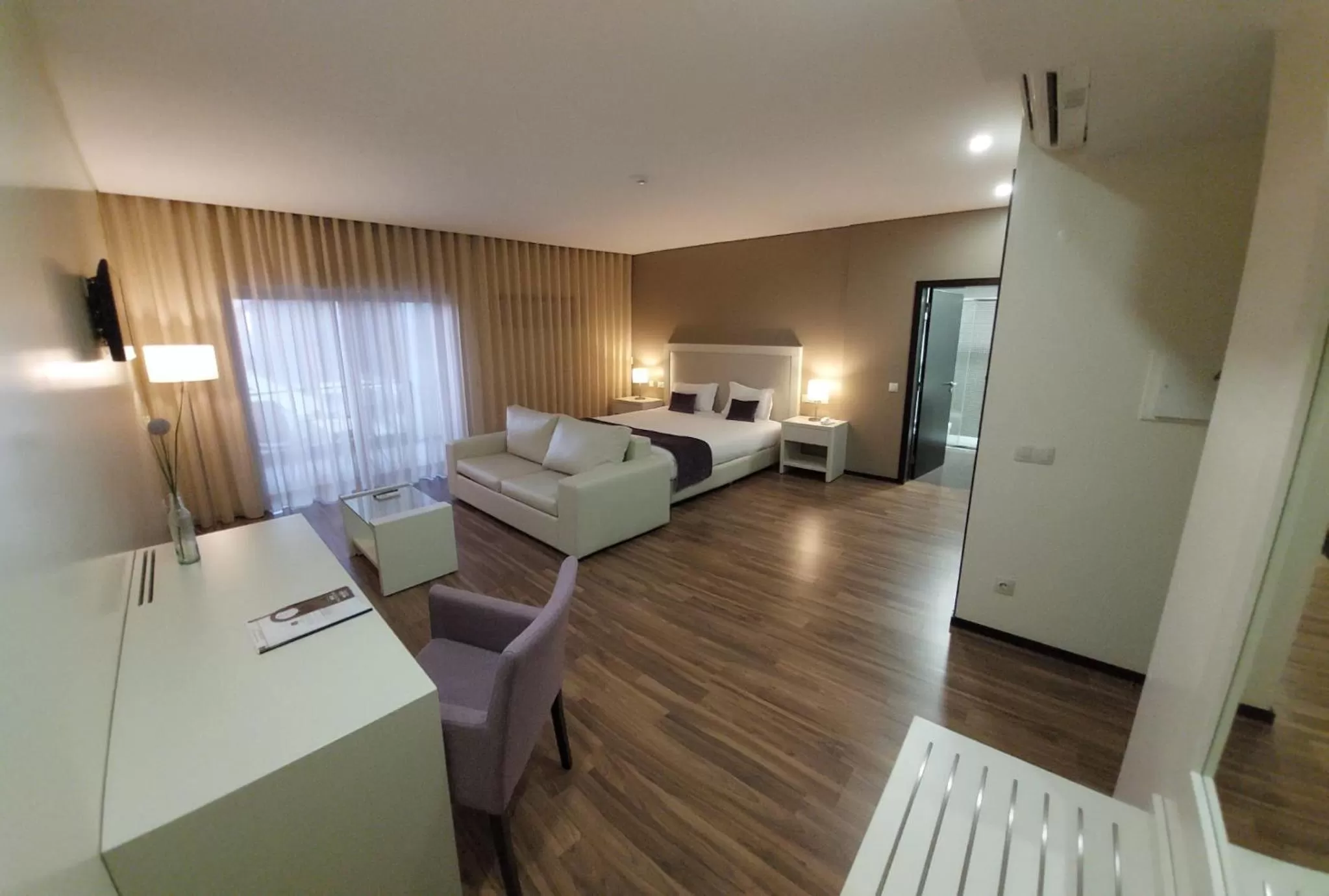 Living room, Bed in Hotel Monte Lírio