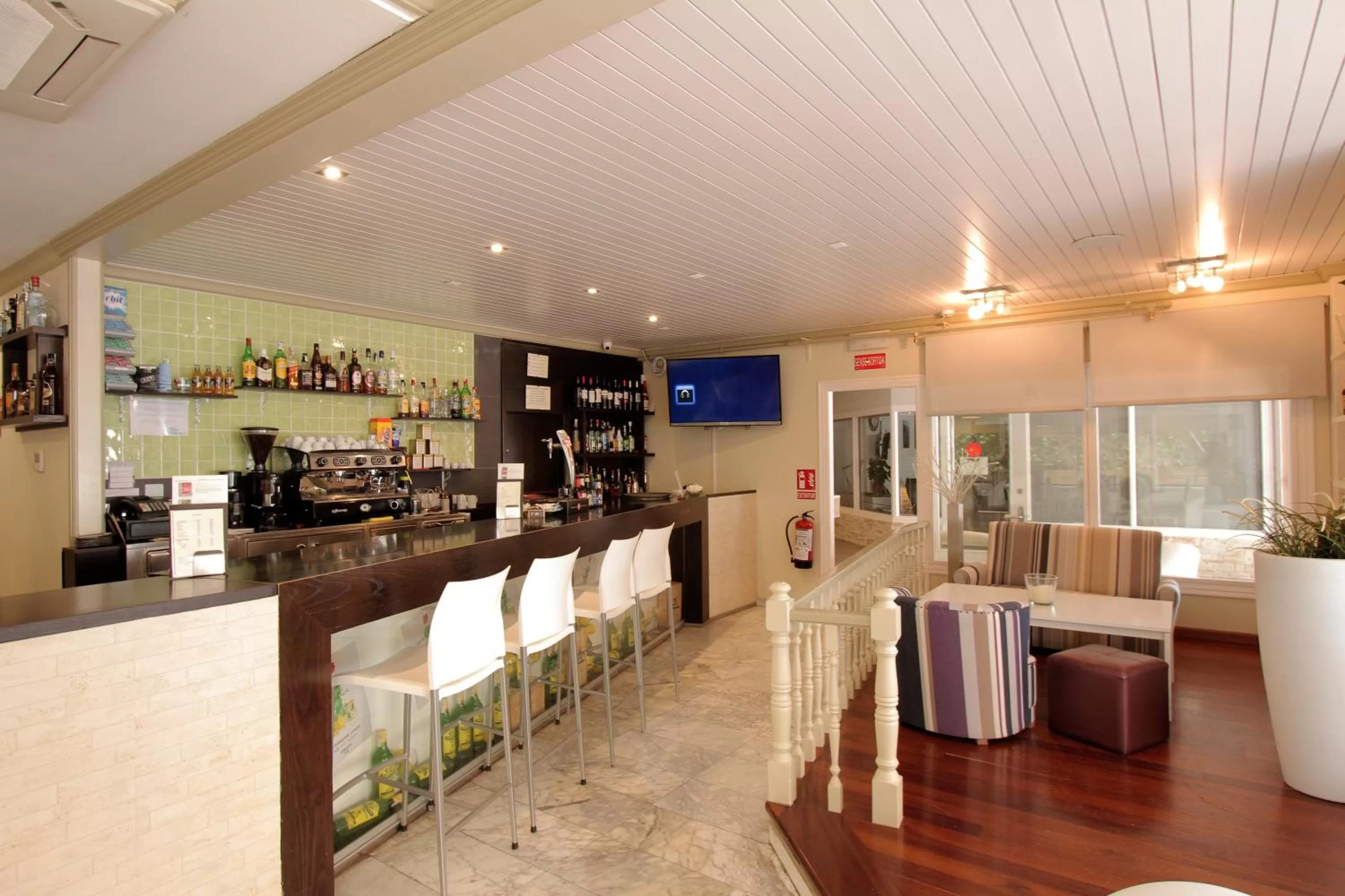 Lounge or bar in Apartamentos Royal Life