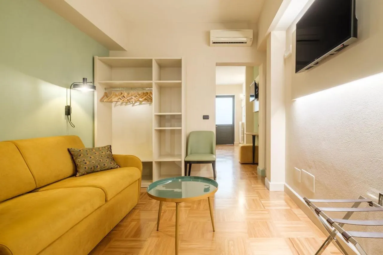 TV and multimedia in Hotel Touring