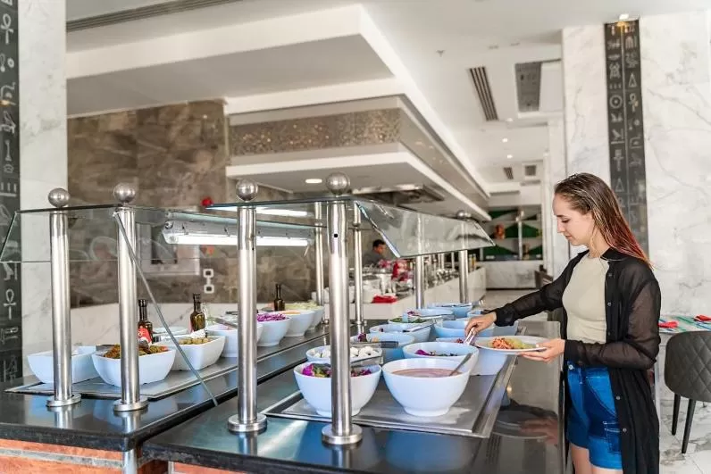 Food and drinks in King Tut Aqua Park Beach Resort