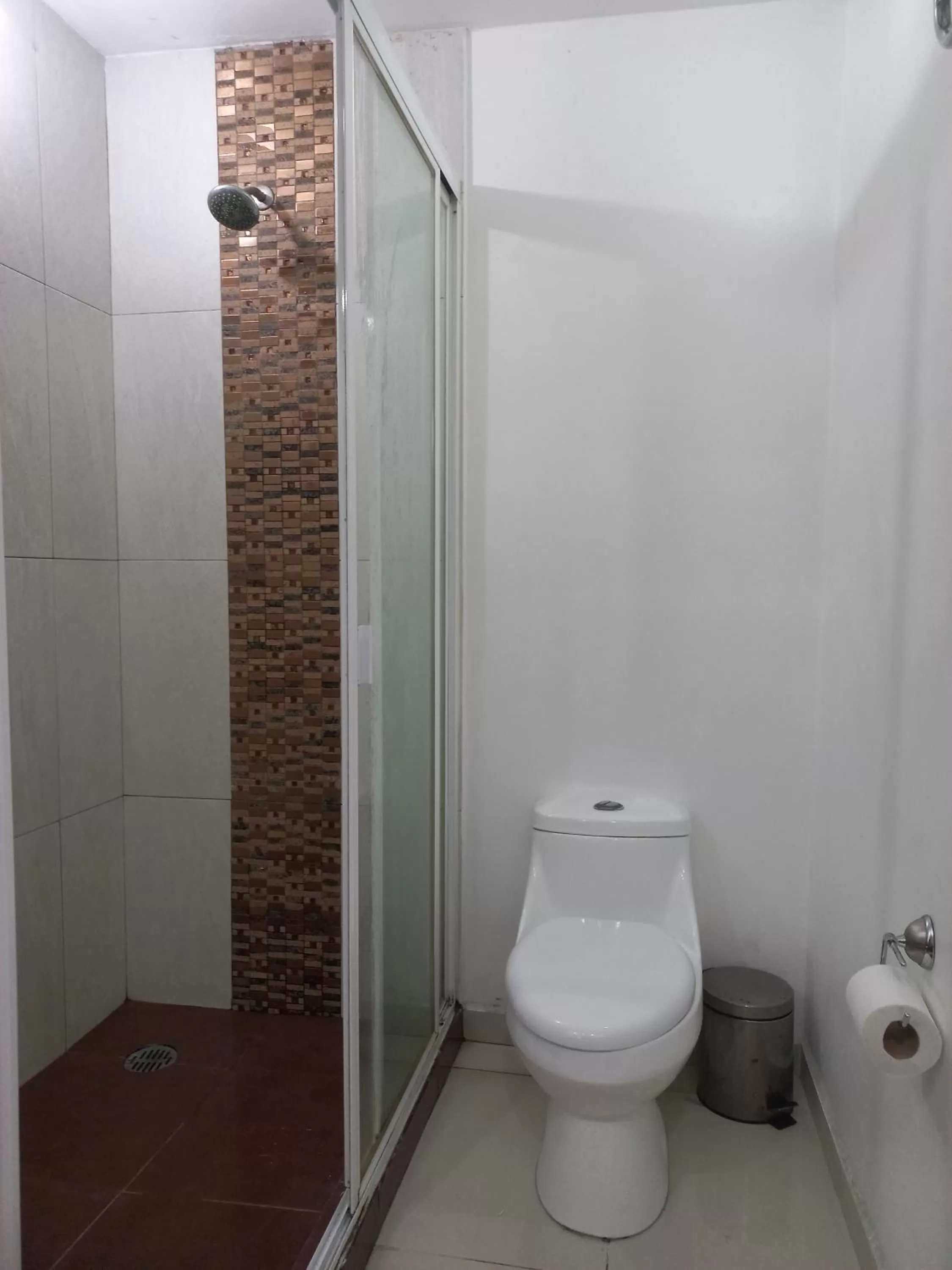 Shower in La Aurora Hotel Like Home