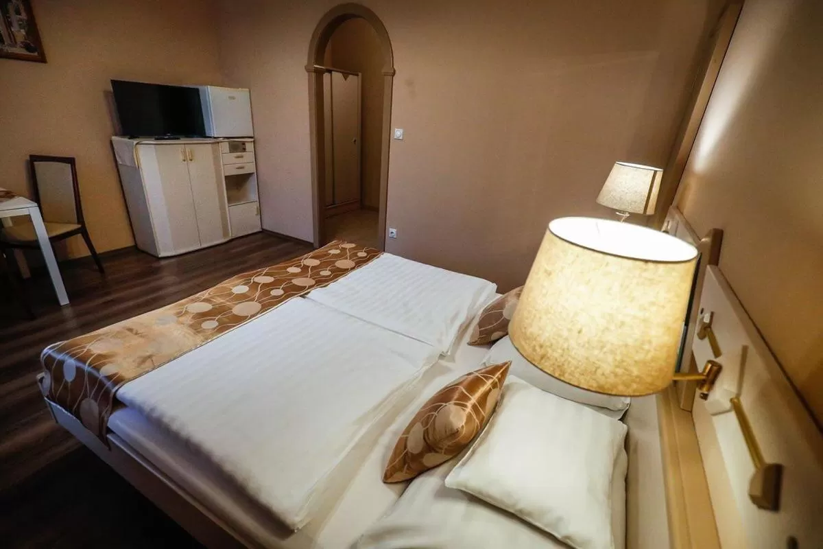 Bed in Gőzmalom Étterem és Panzió