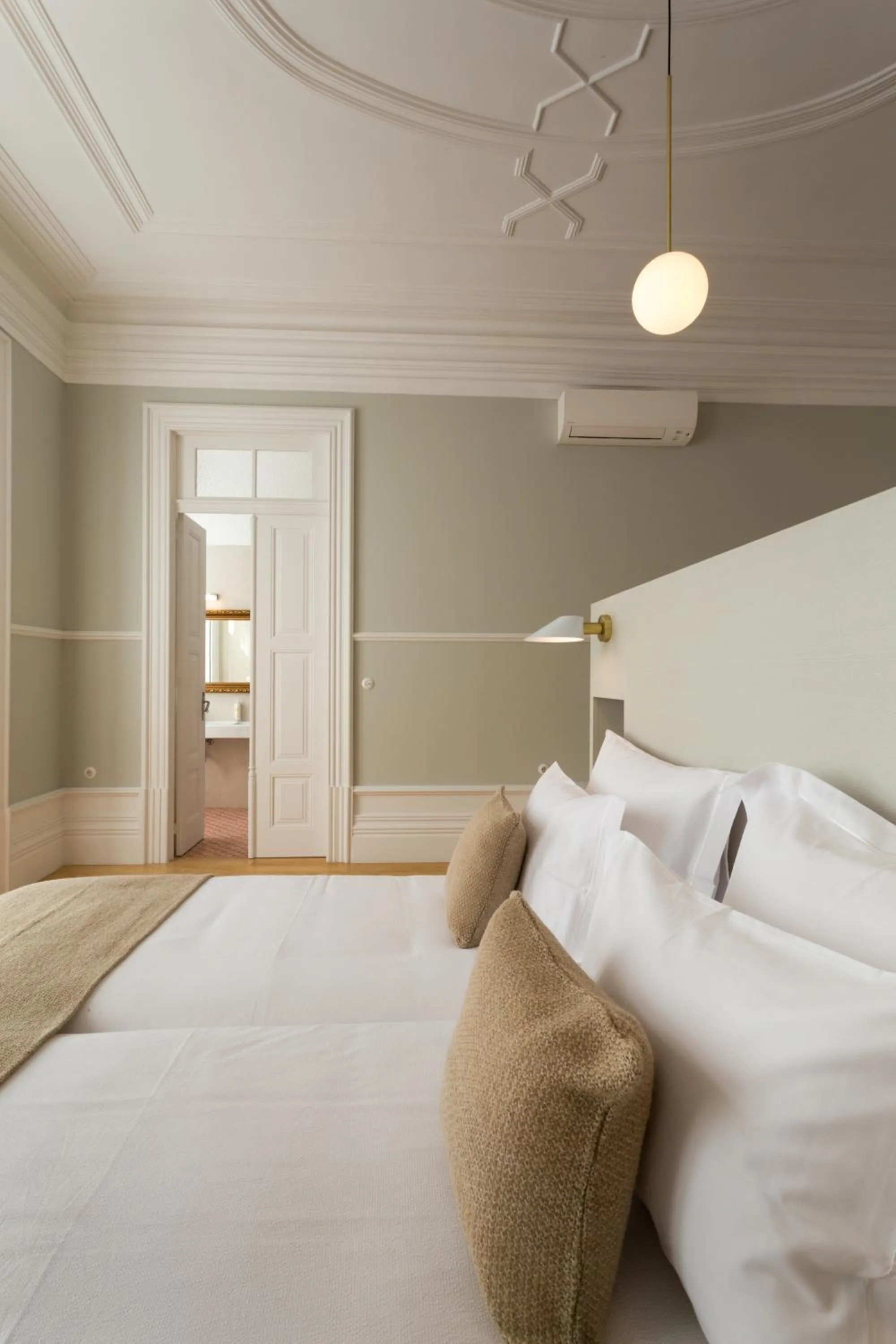 Shower, Bed in Original Douro Hotel