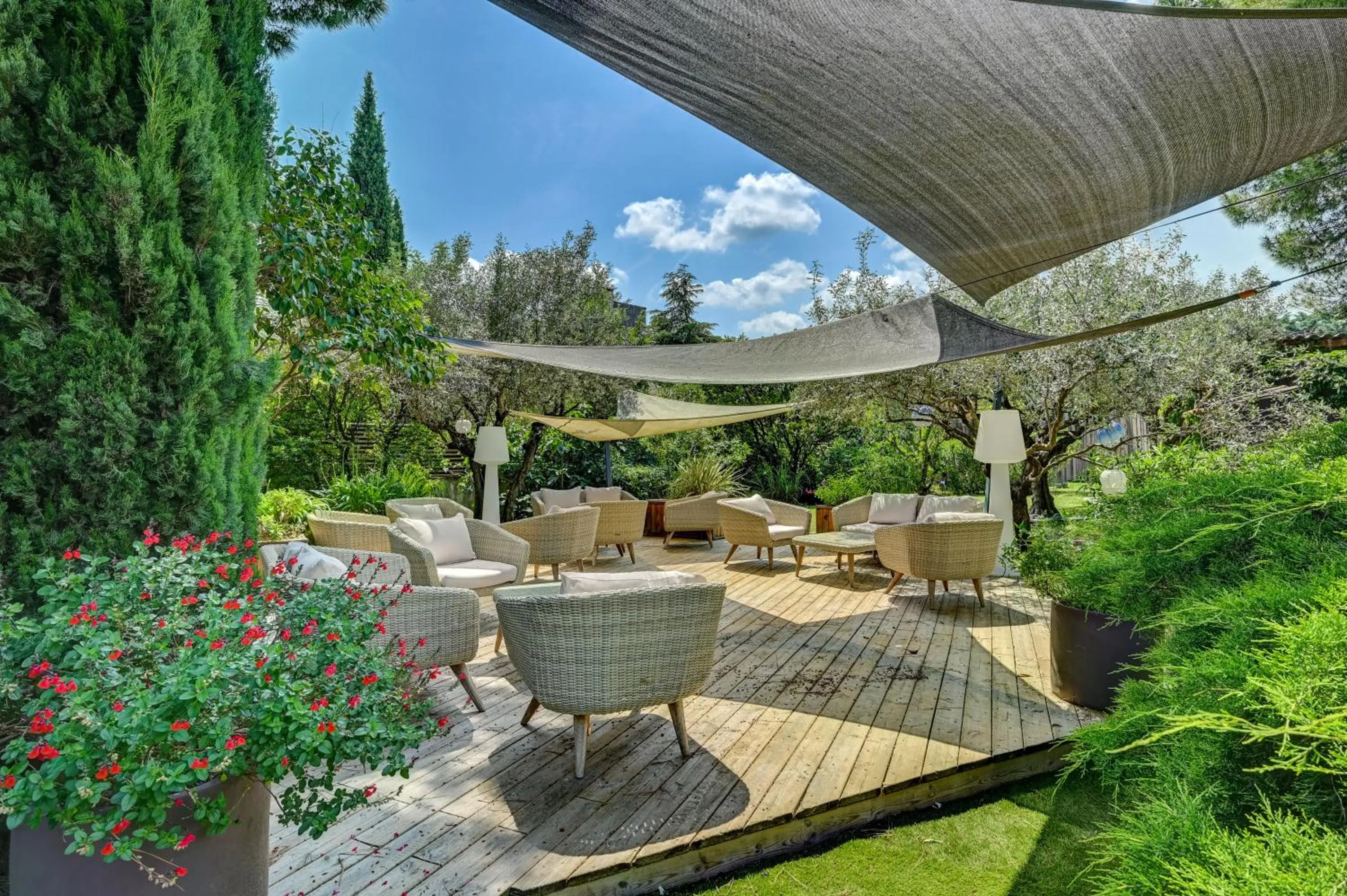 Patio in Best Western Sévan Parc Hôtel