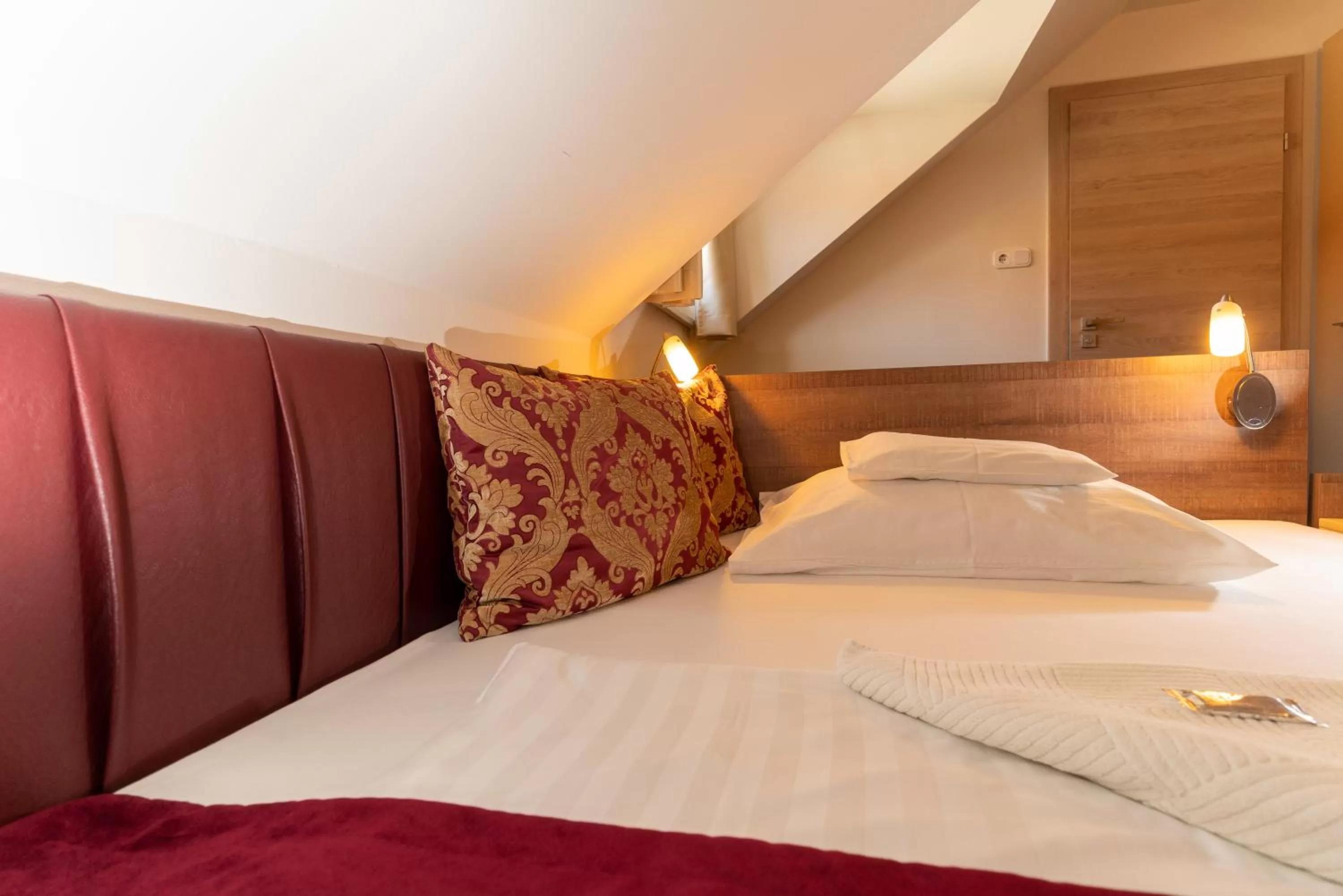 Bed in Teátrum Boutique Hotel